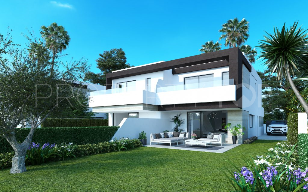 Villa de 4 dormitorios en venta en Estepona