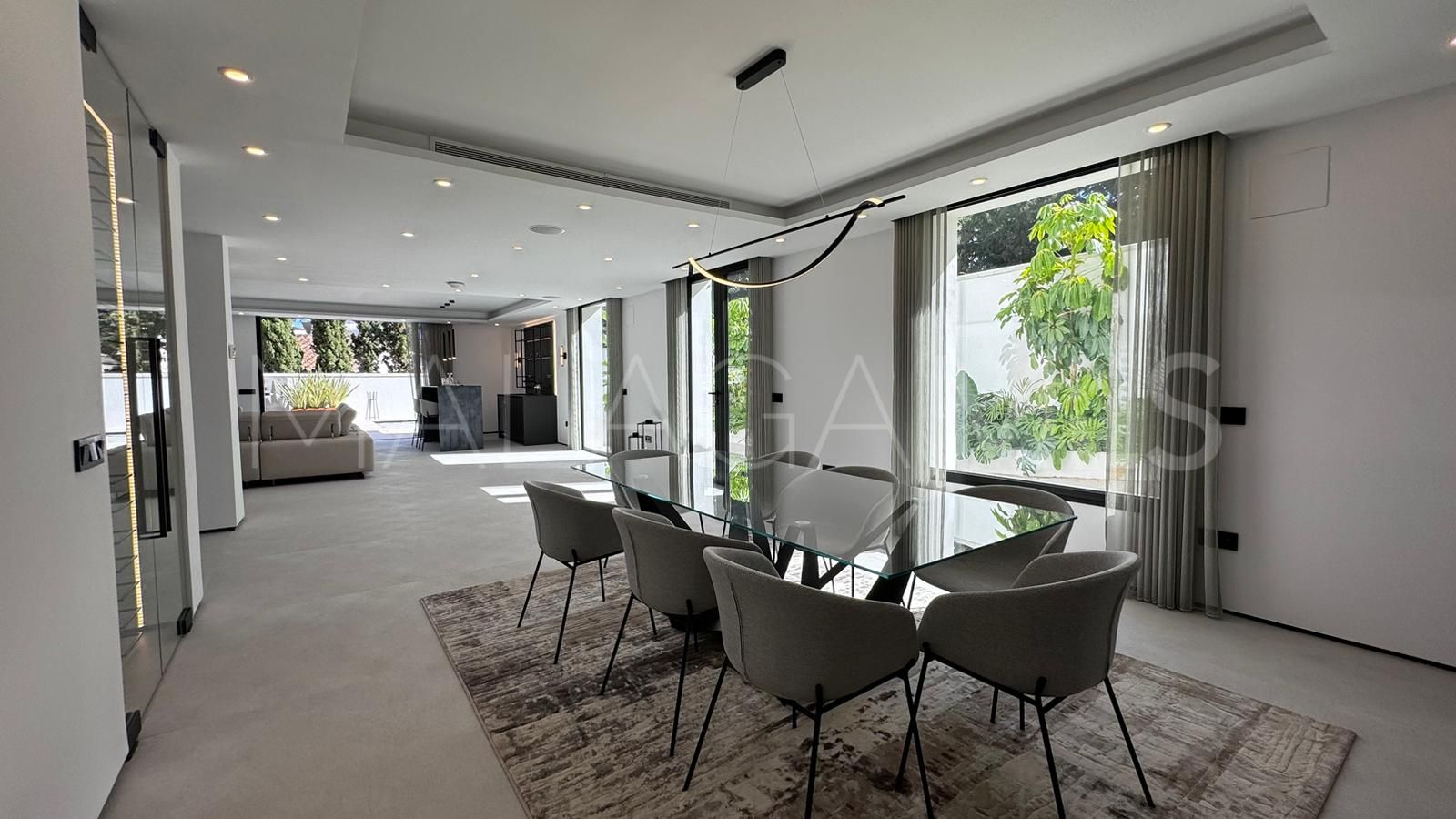 Villa for sale in Nueva Andalucia