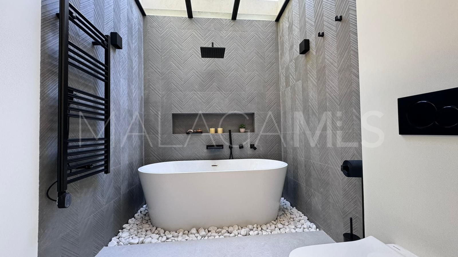 Villa for sale in Nueva Andalucia