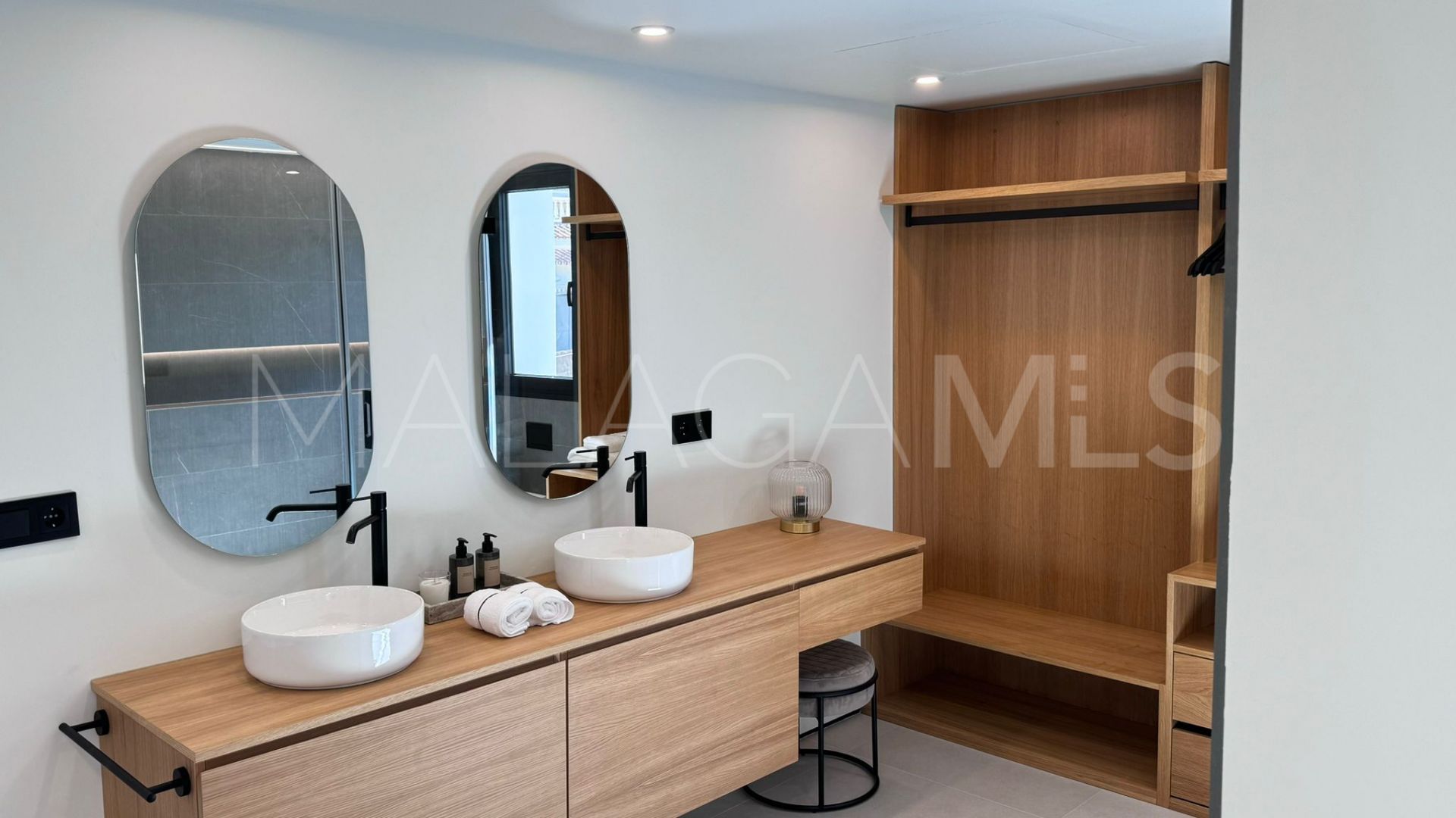 Villa for sale in Nueva Andalucia