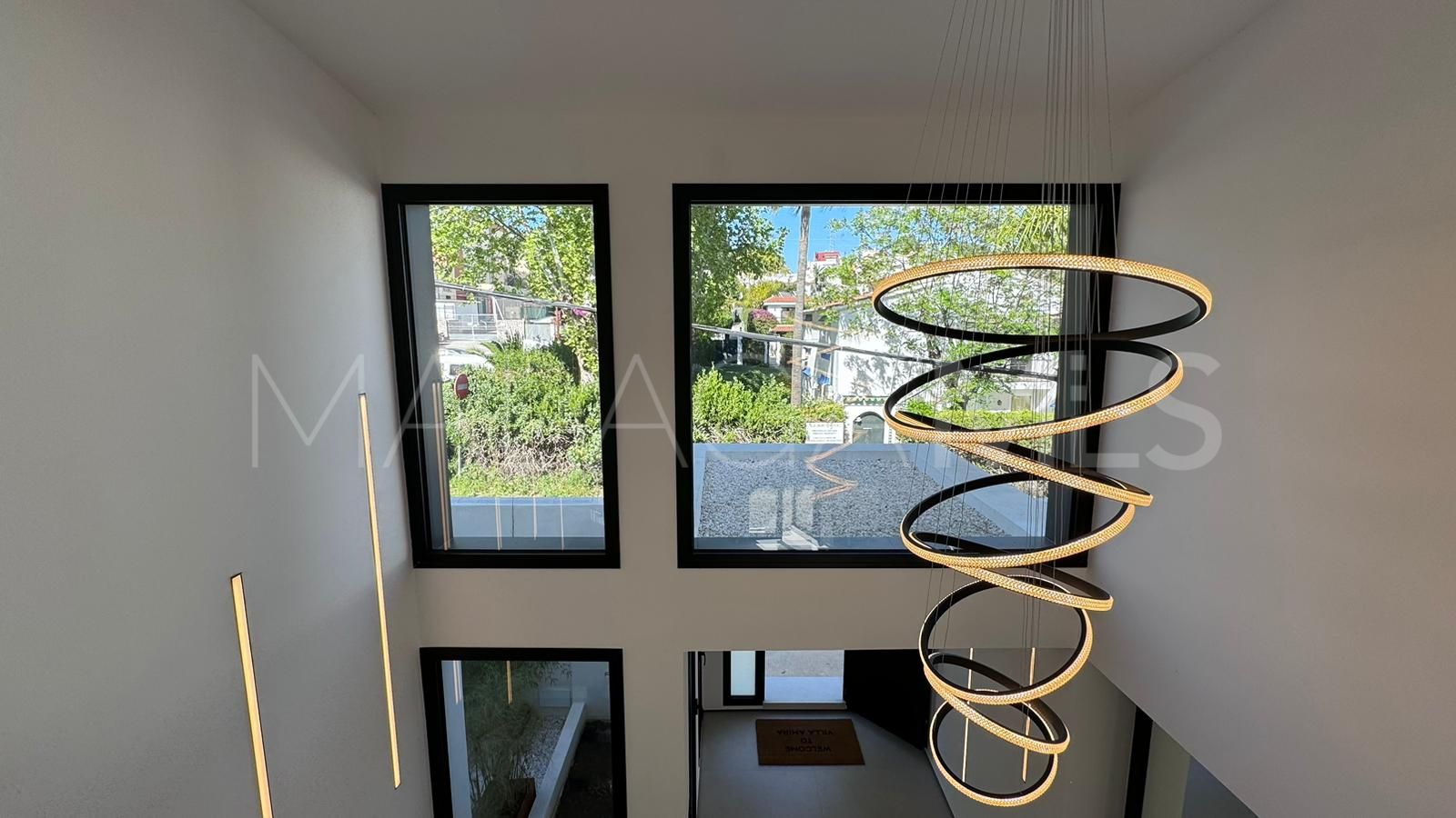 Villa for sale in Nueva Andalucia