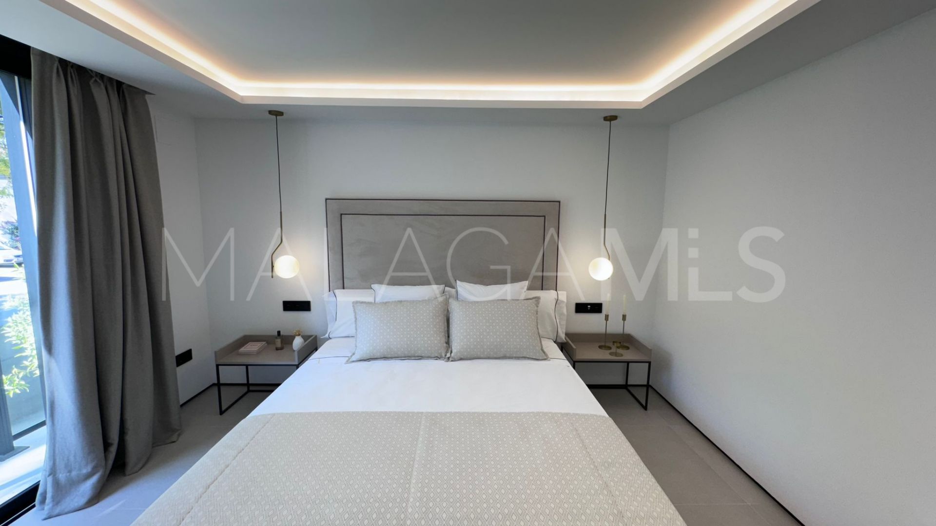 Villa for sale in Nueva Andalucia