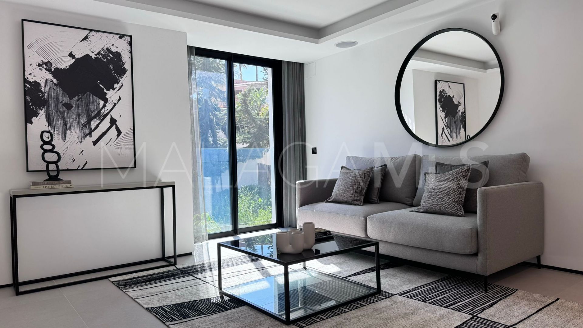 Villa for sale in Nueva Andalucia