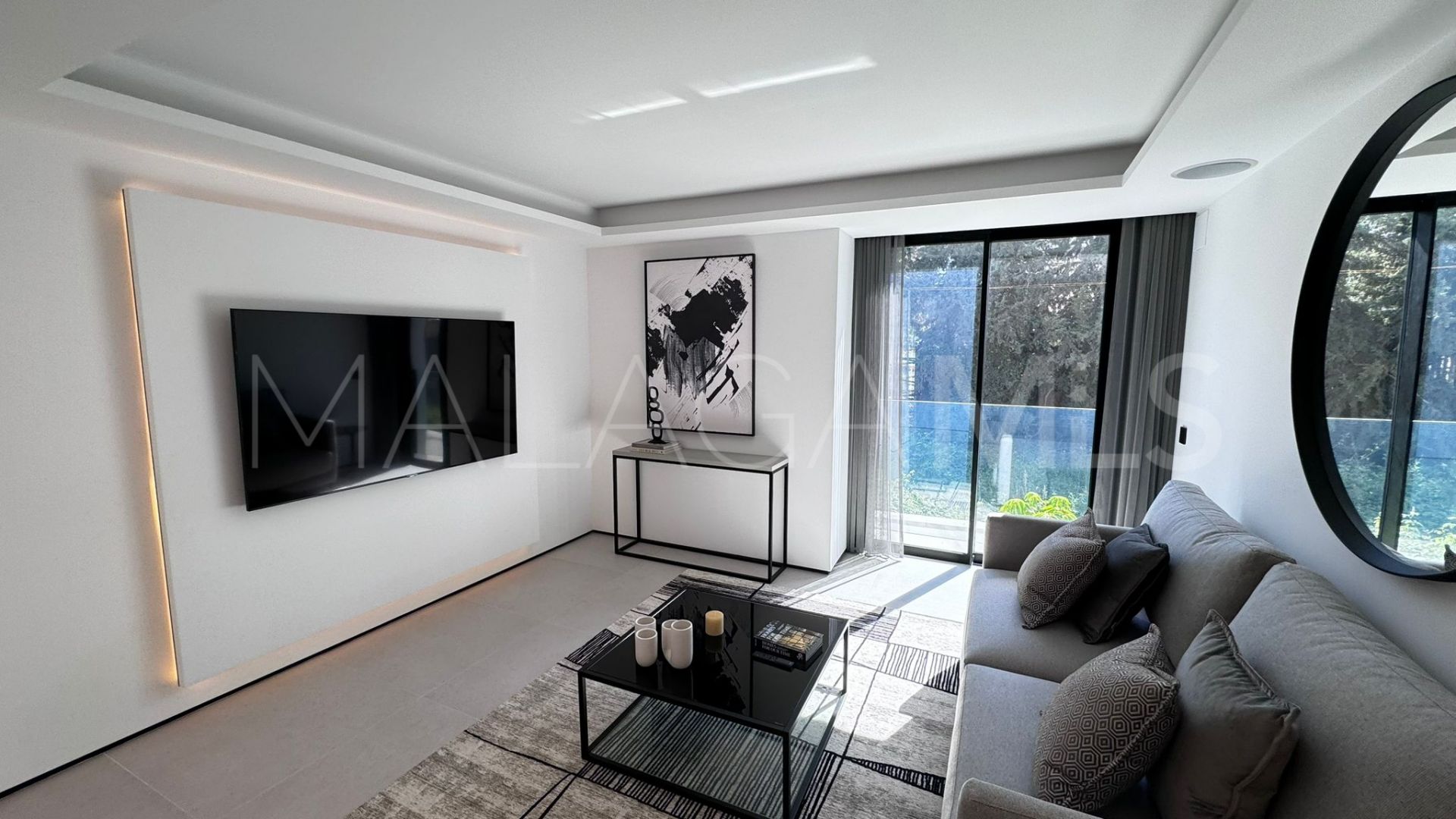 Villa for sale in Nueva Andalucia