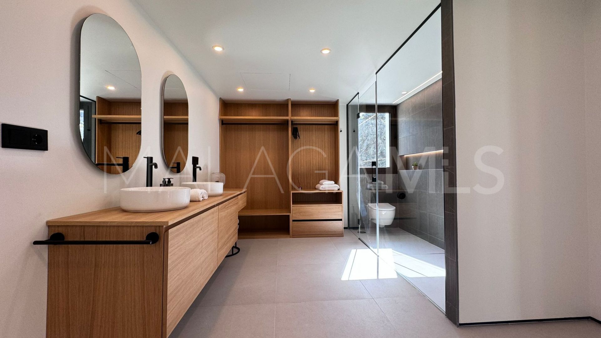 Villa for sale in Nueva Andalucia