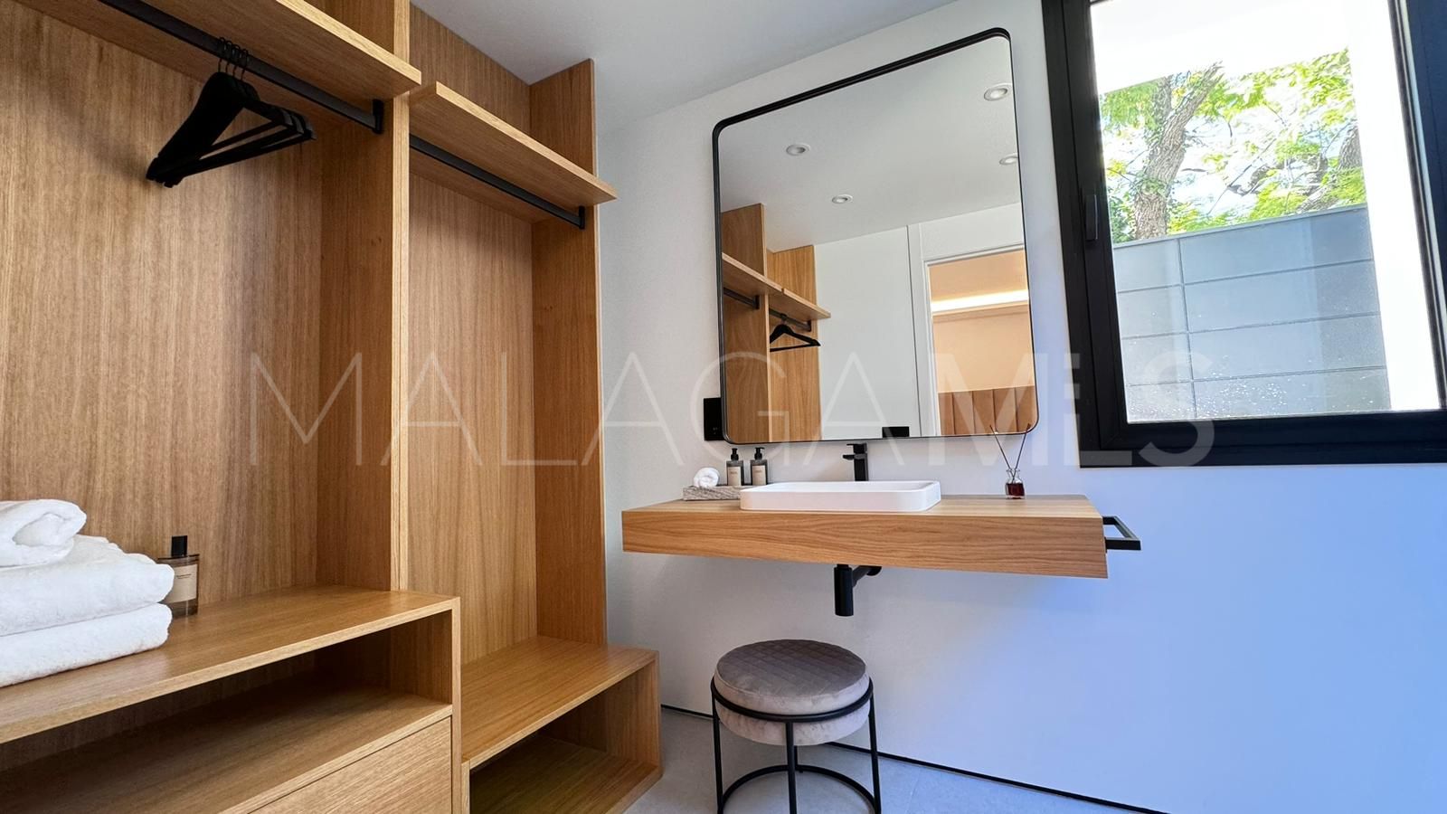 Villa for sale in Nueva Andalucia