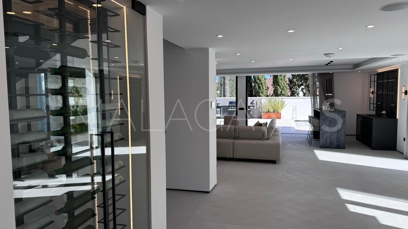 Villa for sale in Nueva Andalucia