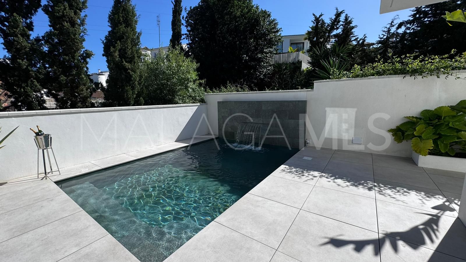 Villa for sale in Nueva Andalucia