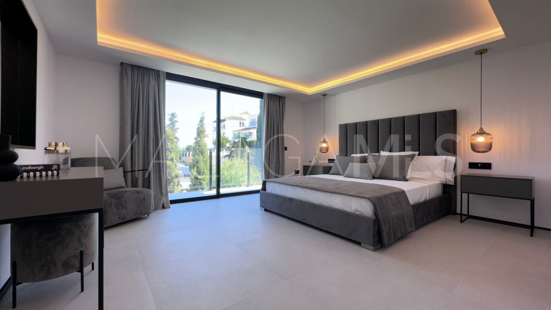 Villa for sale in Nueva Andalucia