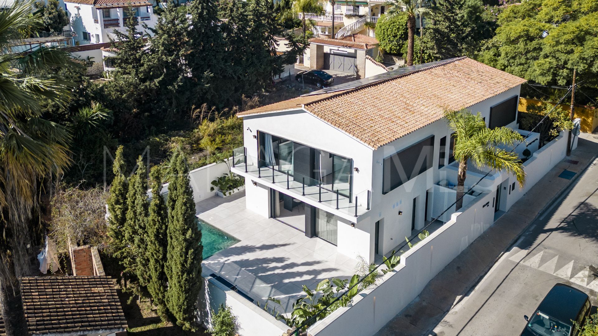 Villa for sale in Nueva Andalucia