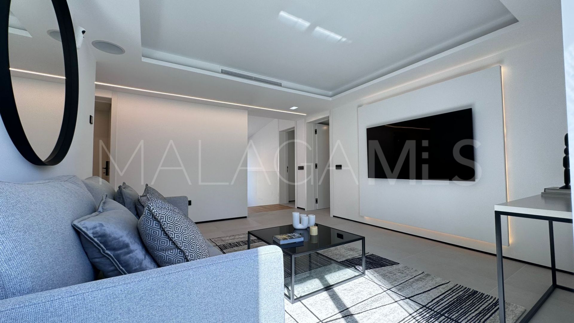 Villa for sale in Nueva Andalucia