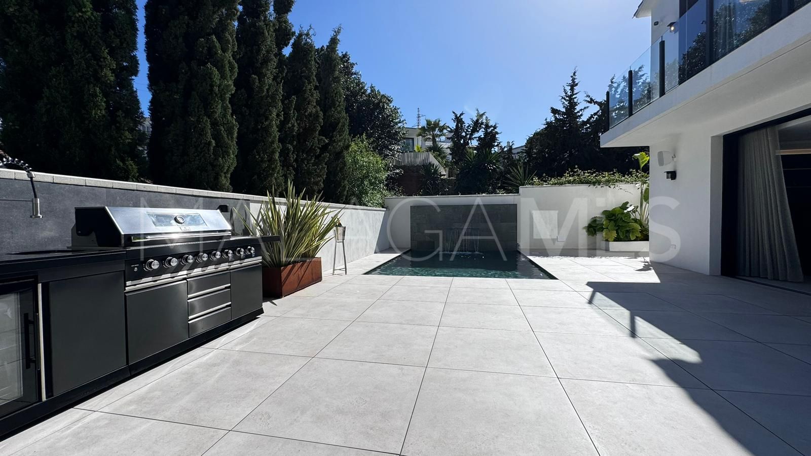 Villa for sale in Nueva Andalucia