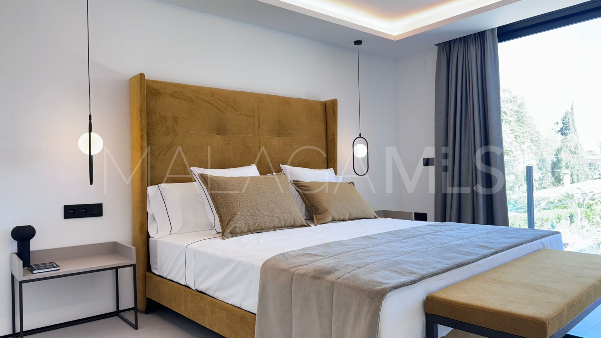 Villa for sale in Nueva Andalucia
