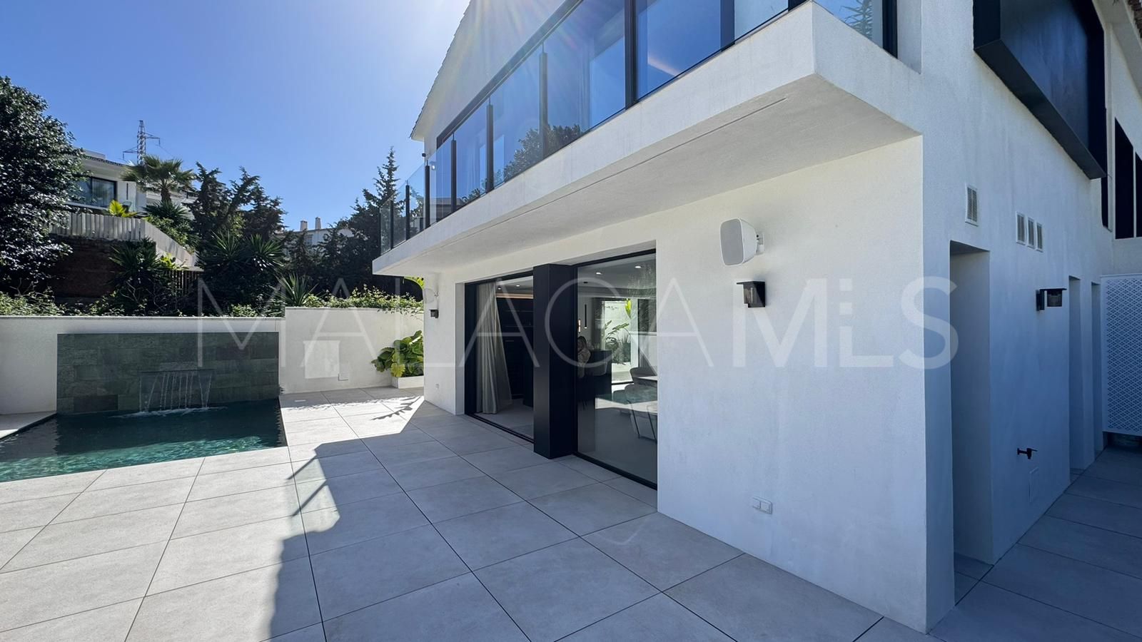 Villa for sale in Nueva Andalucia