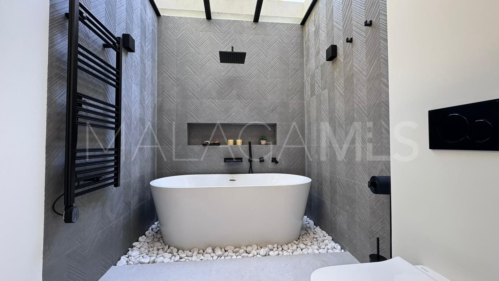 Villa for sale in Nueva Andalucia