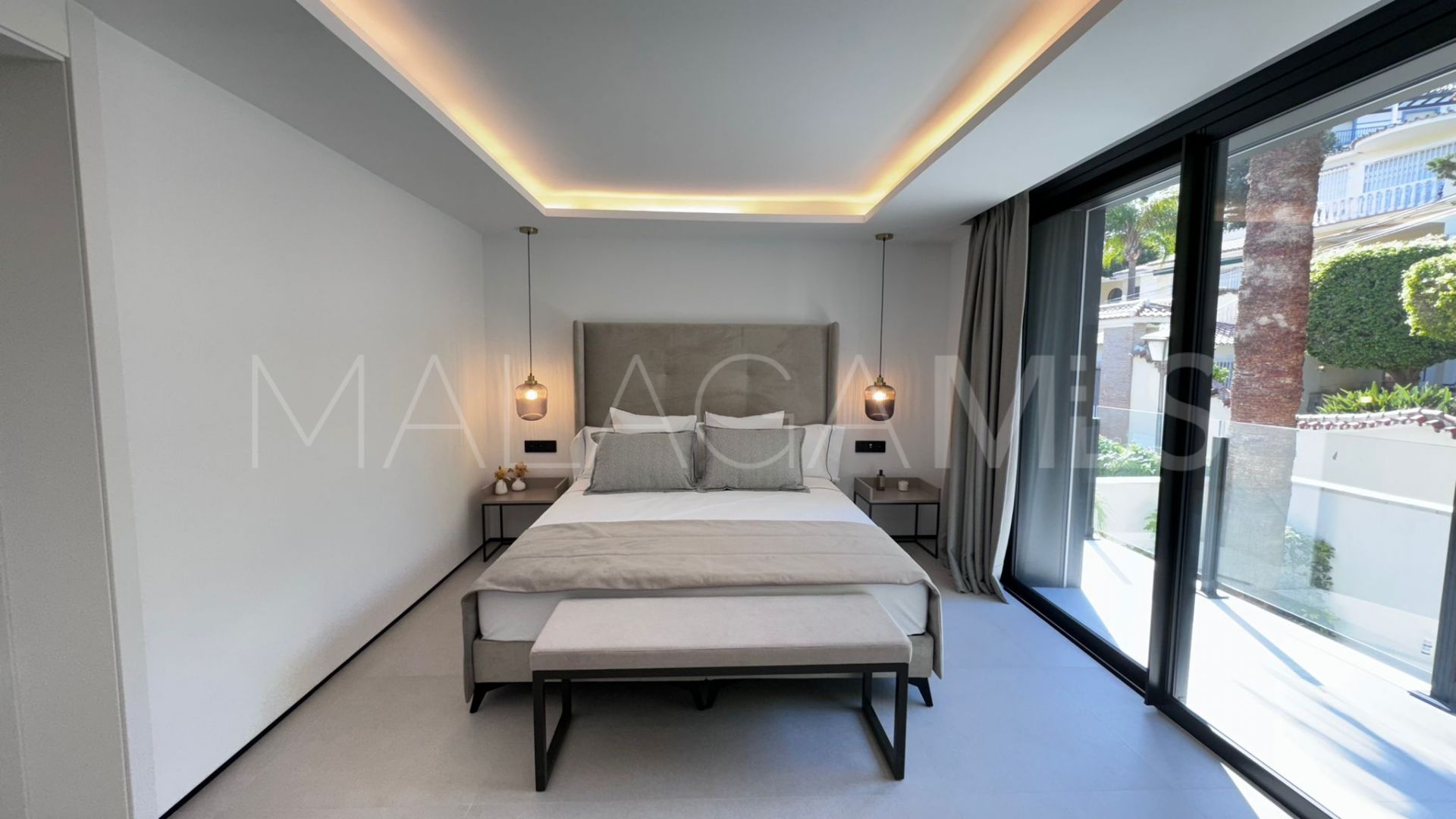 Villa for sale in Nueva Andalucia