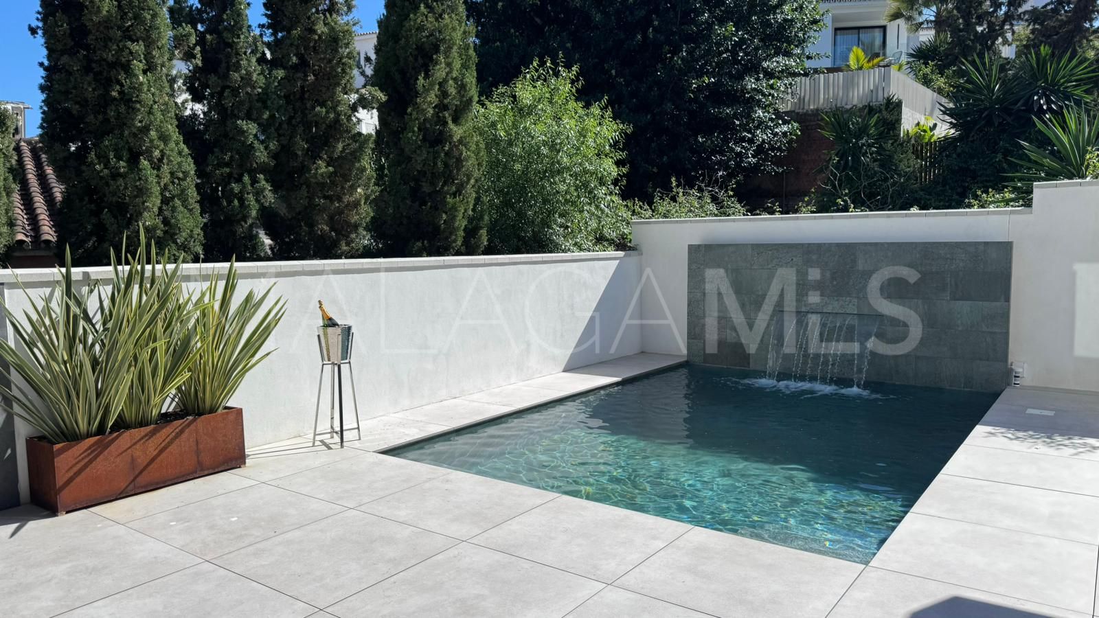 Villa for sale in Nueva Andalucia