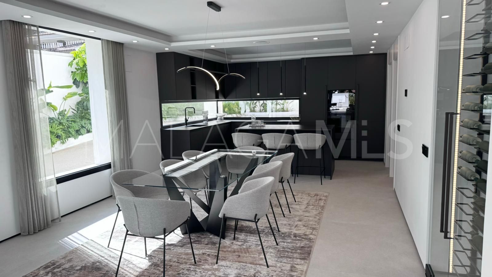 Villa for sale in Nueva Andalucia