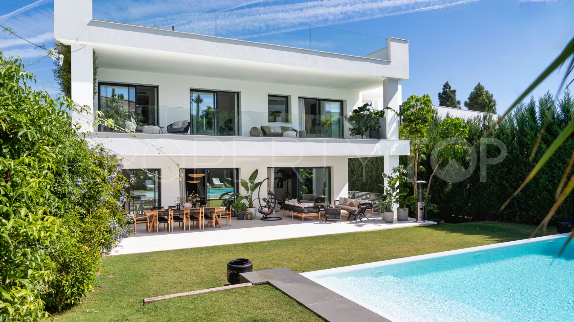 Buy villa in Marbella - Puerto Banus