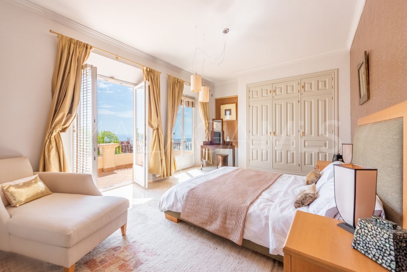 5 bedrooms Benahavis villa for sale