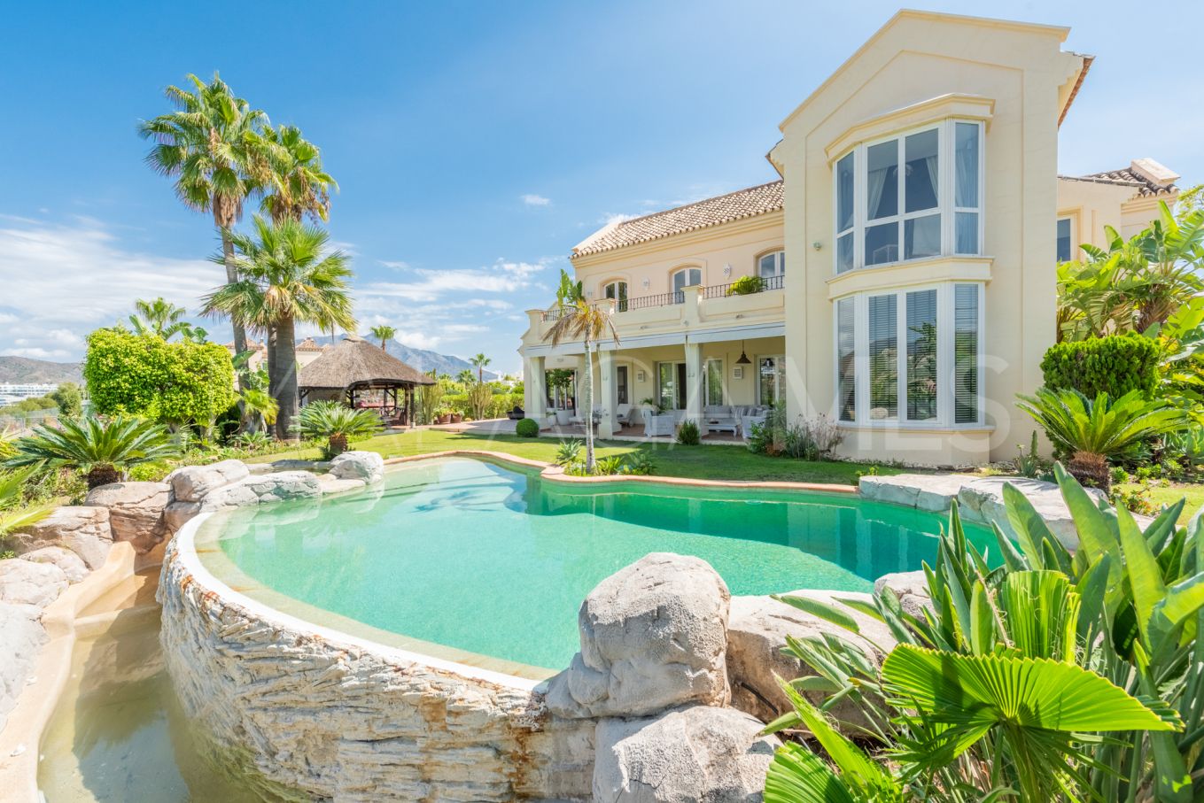 5 bedrooms Benahavis villa for sale