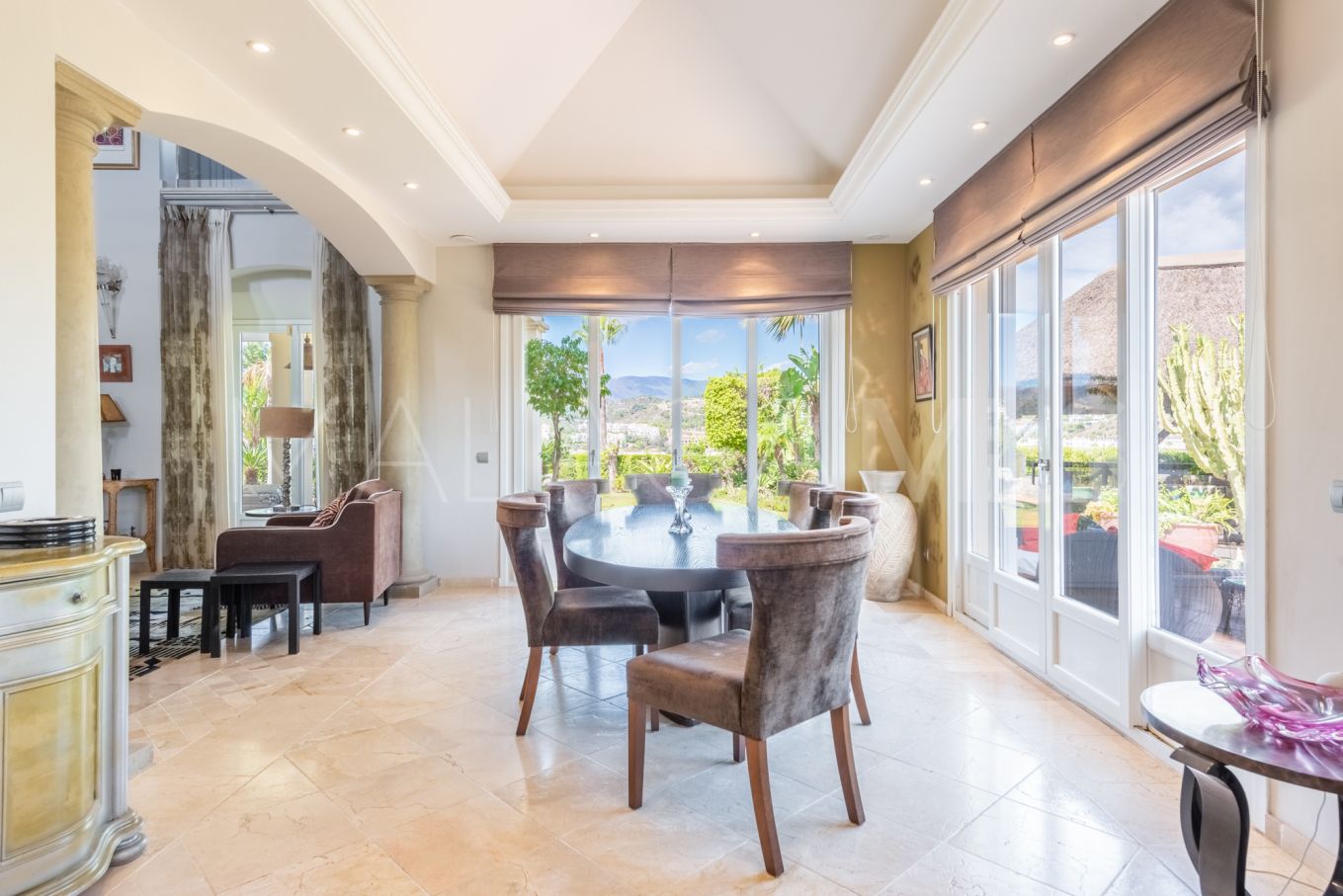 5 bedrooms Benahavis villa for sale
