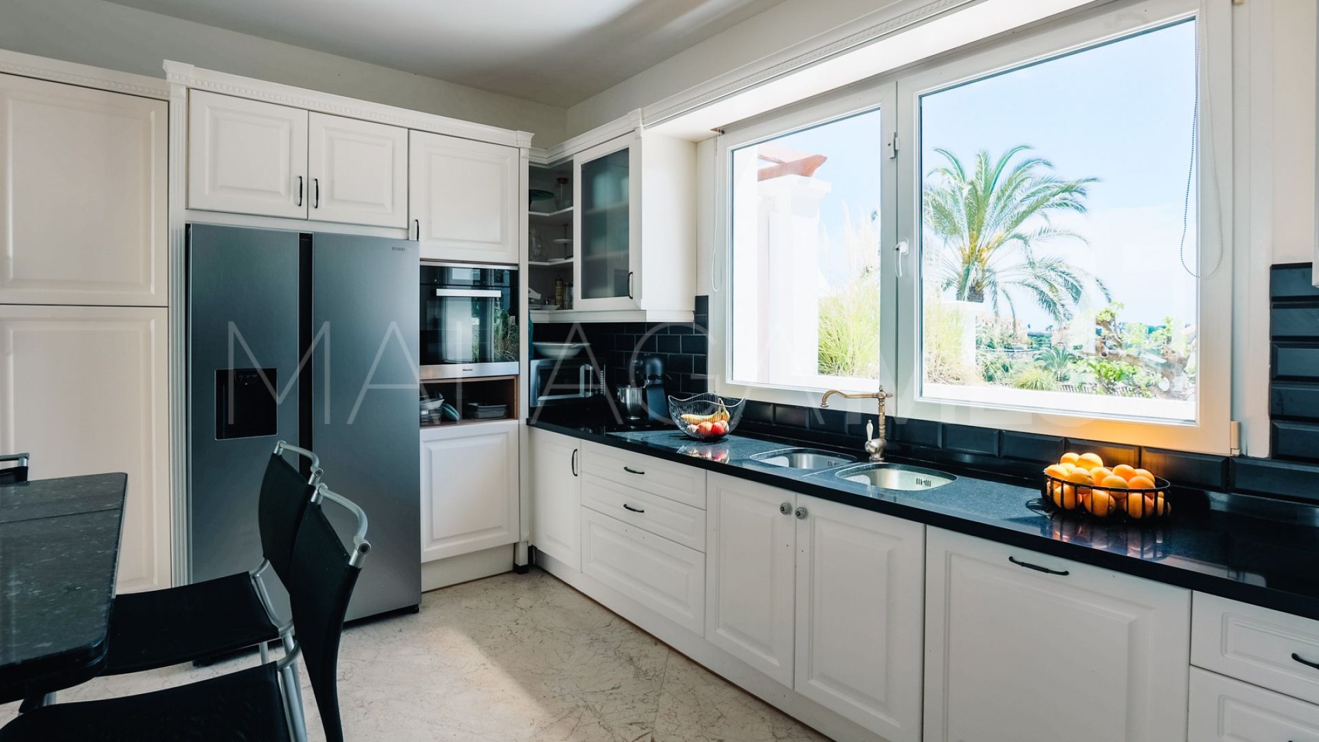 For sale villa in Estepona with 5 bedrooms