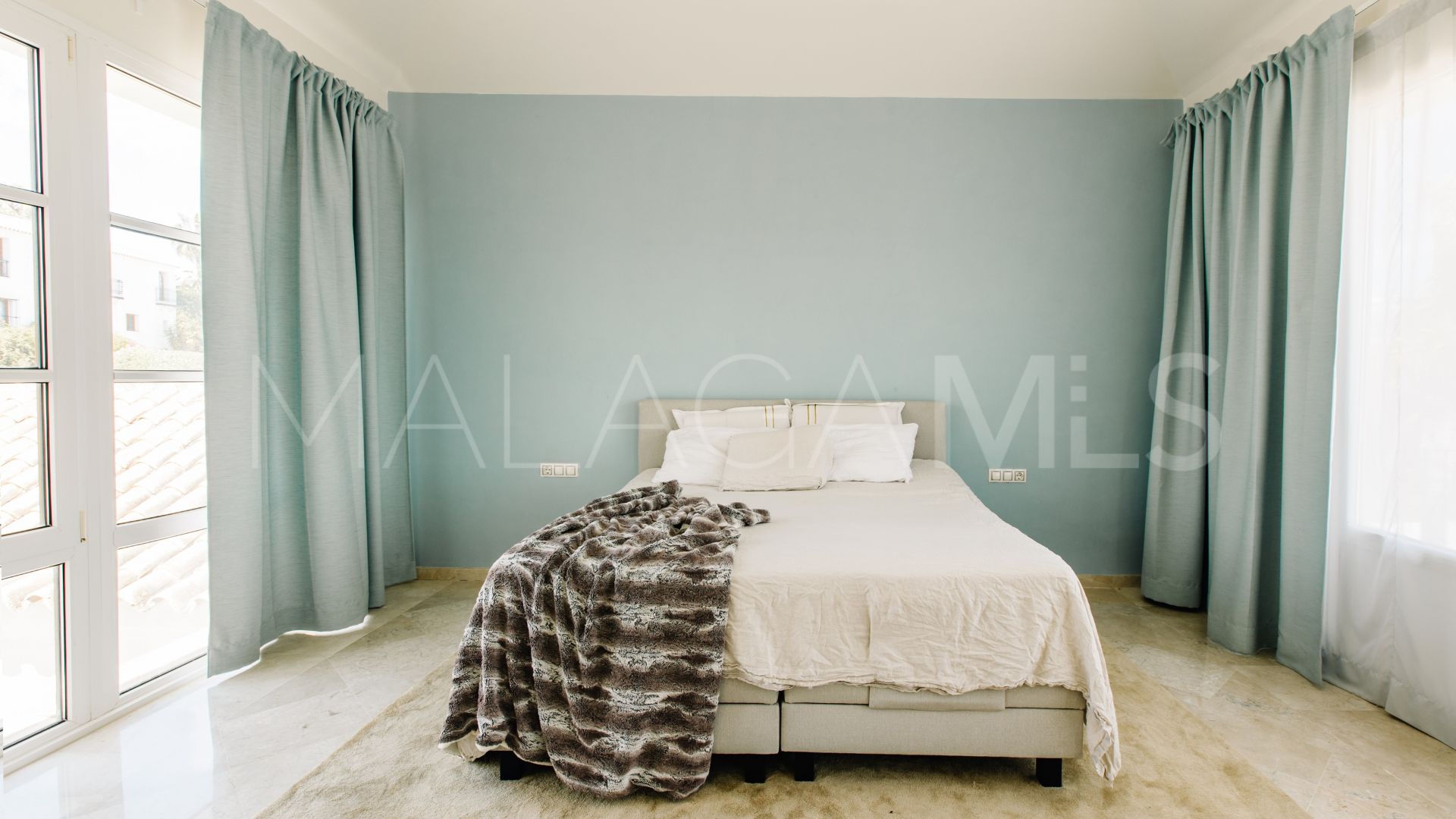 For sale villa in Estepona with 5 bedrooms