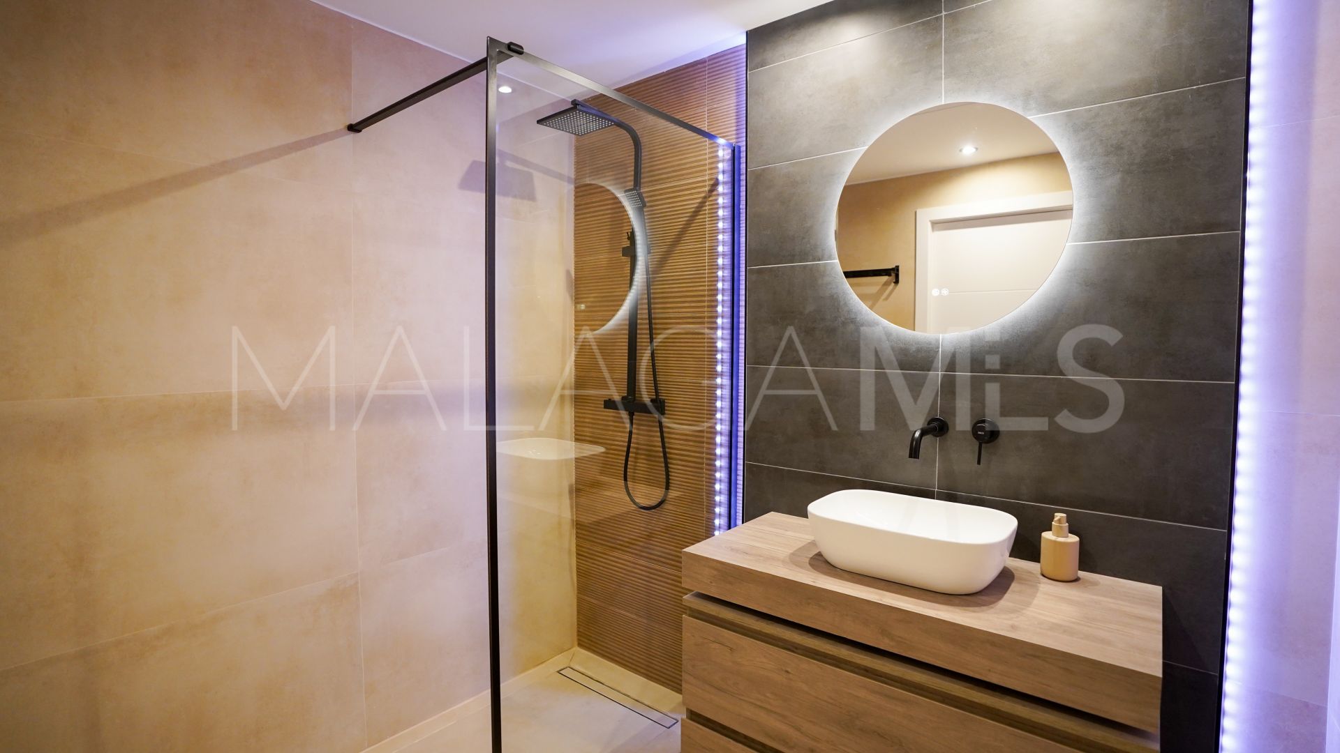 Apartment with 2 bedrooms for sale in Aloha Royal
