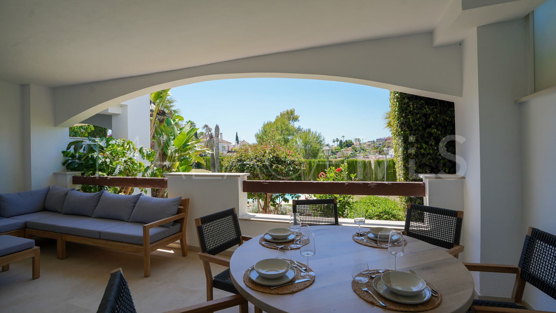 Apartment with 2 bedrooms for sale in Aloha Royal