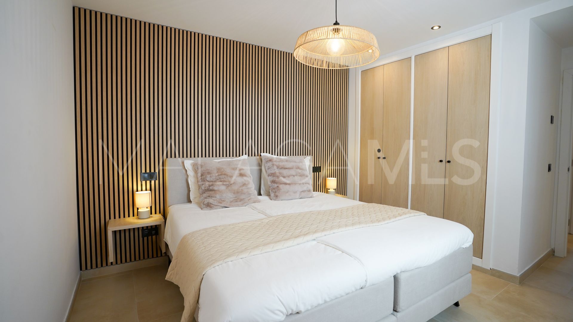 Apartment with 2 bedrooms for sale in Aloha Royal
