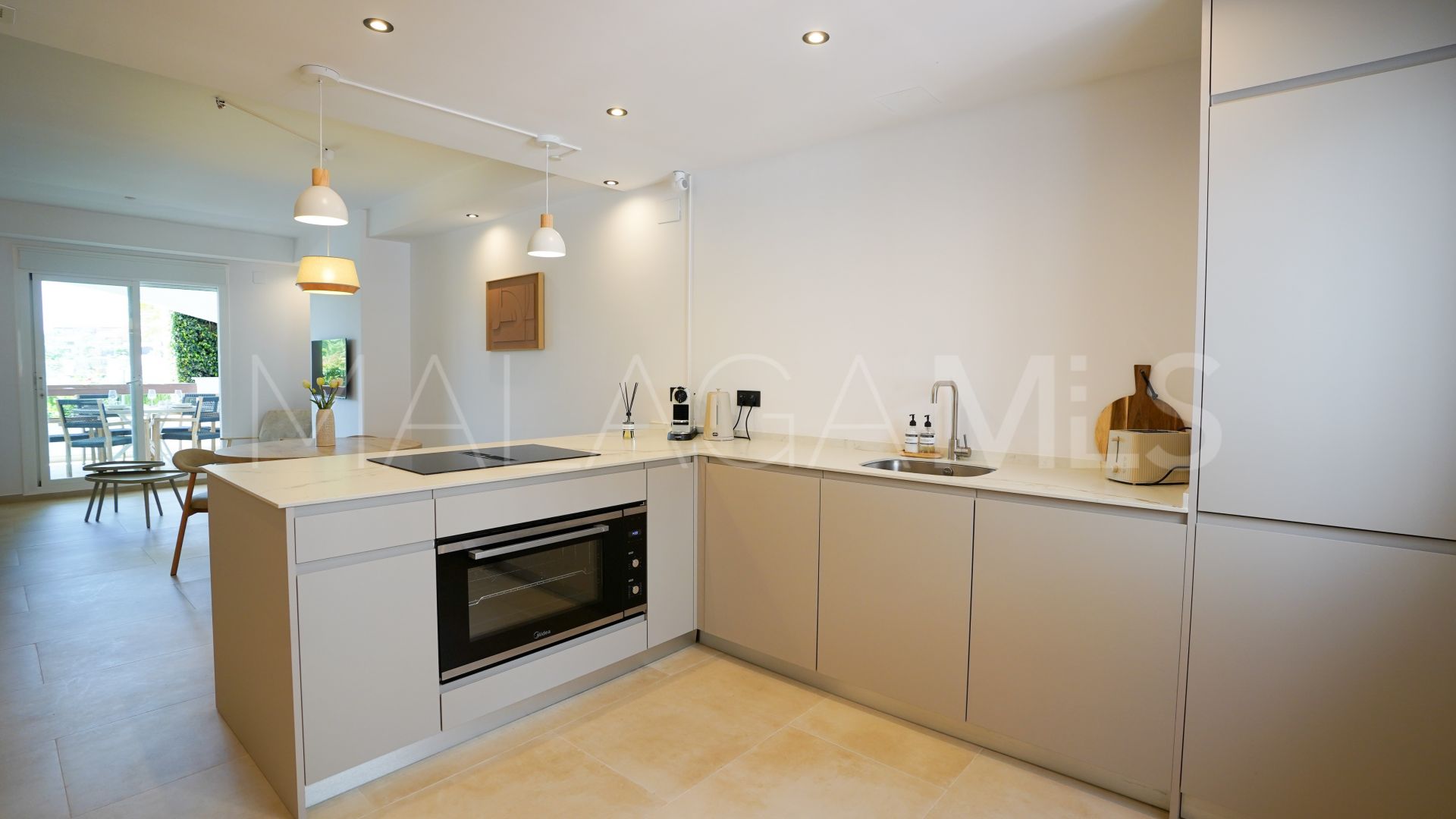 Apartment with 2 bedrooms for sale in Aloha Royal