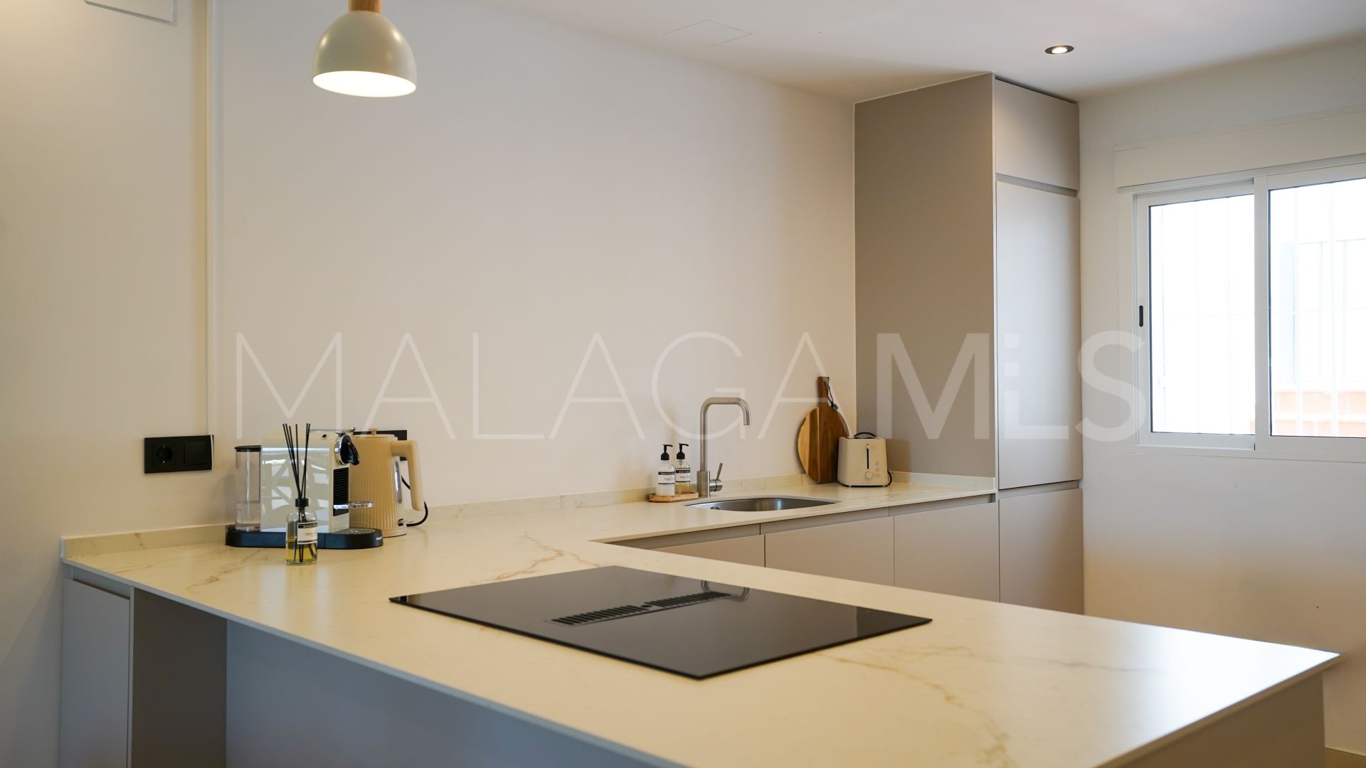 Apartment with 2 bedrooms for sale in Aloha Royal