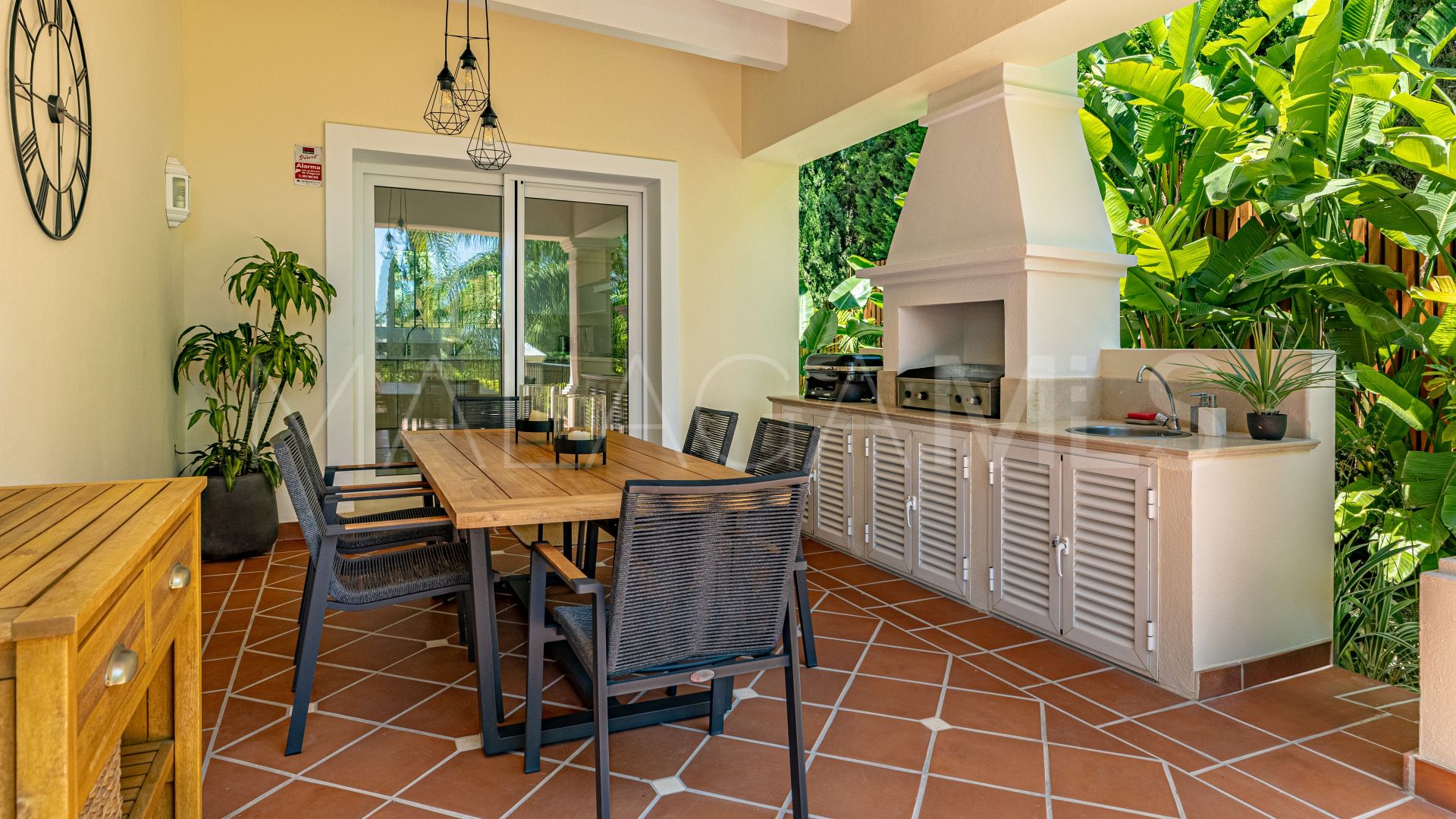 Villa for sale in Benahavis