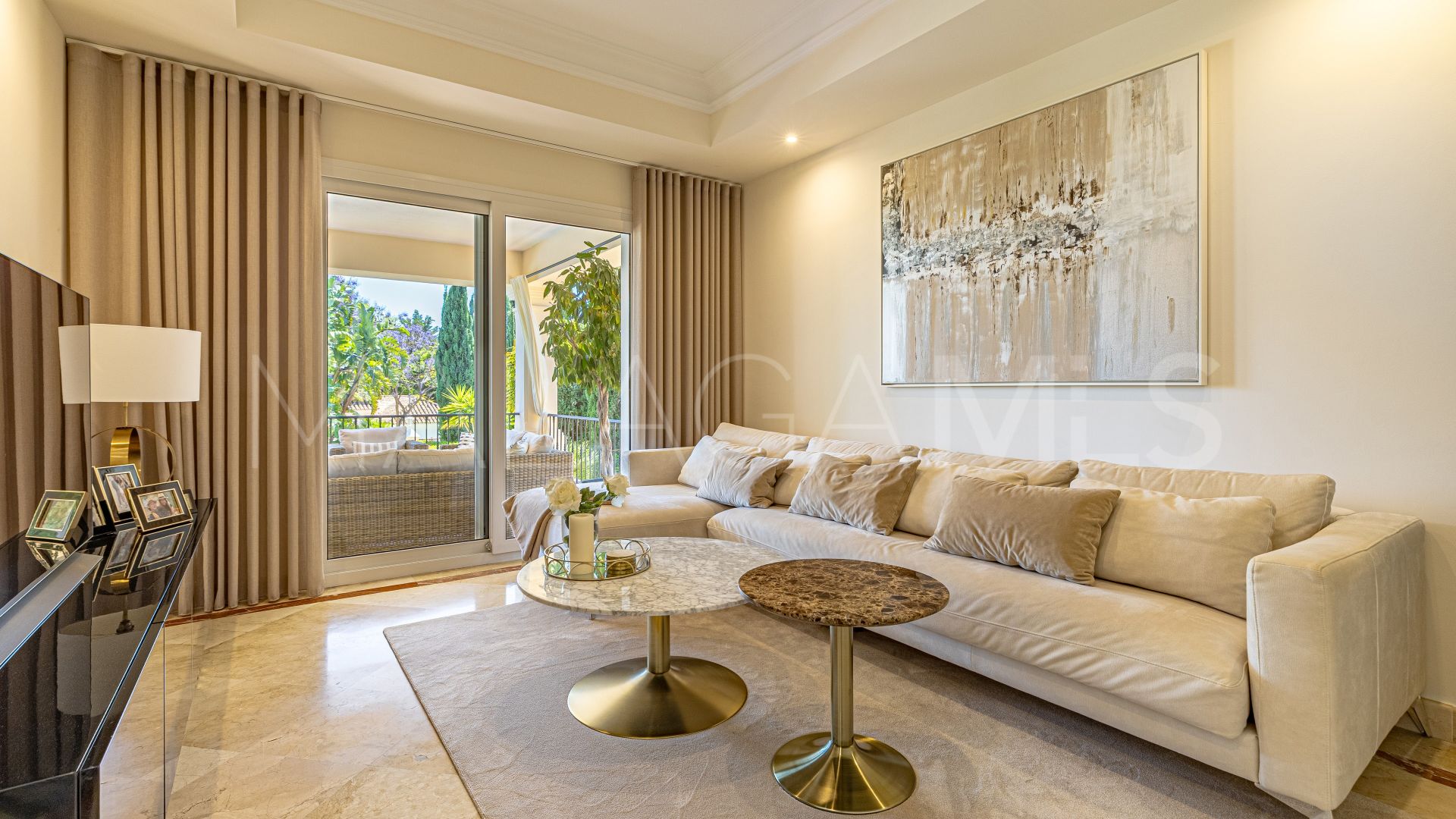 Villa for sale in Benahavis