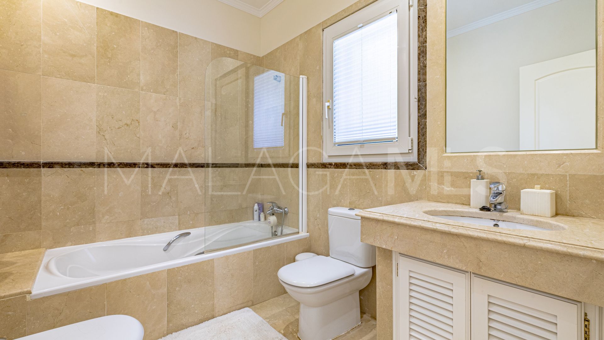 Villa for sale in Benahavis