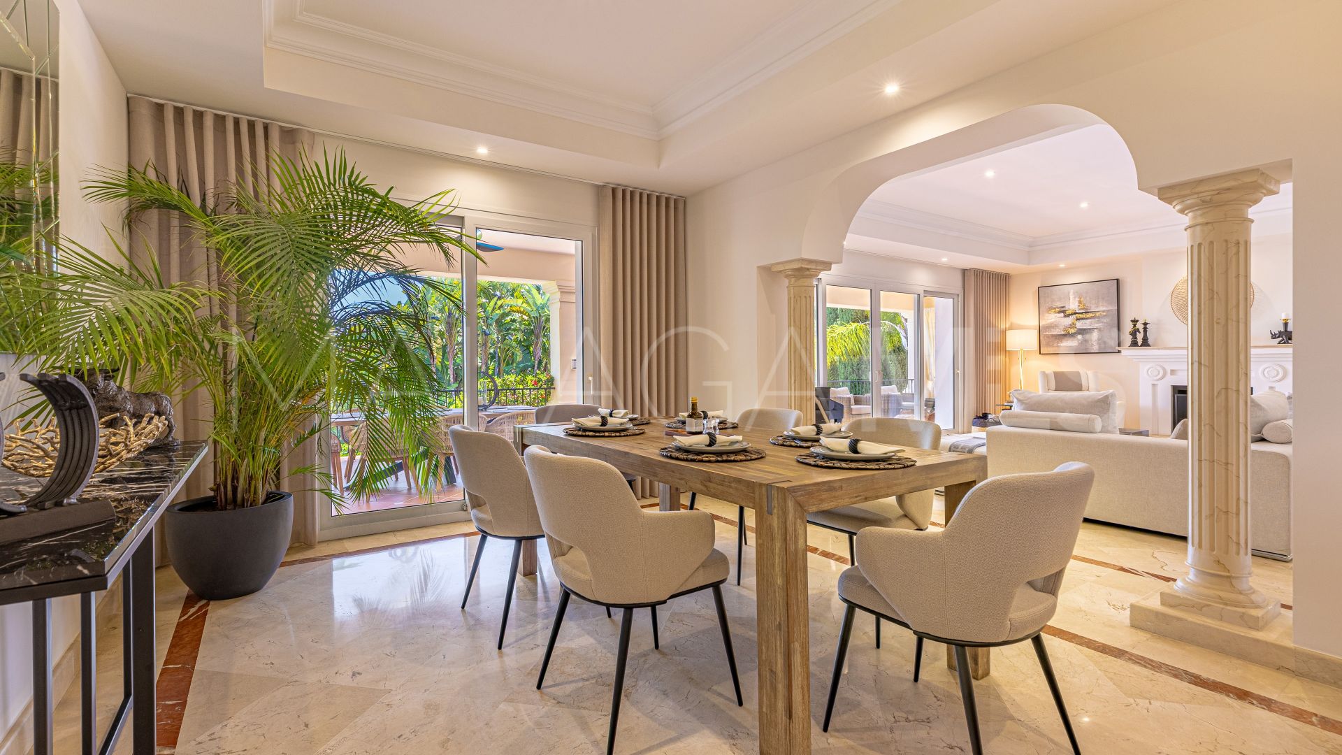 Villa for sale in Benahavis