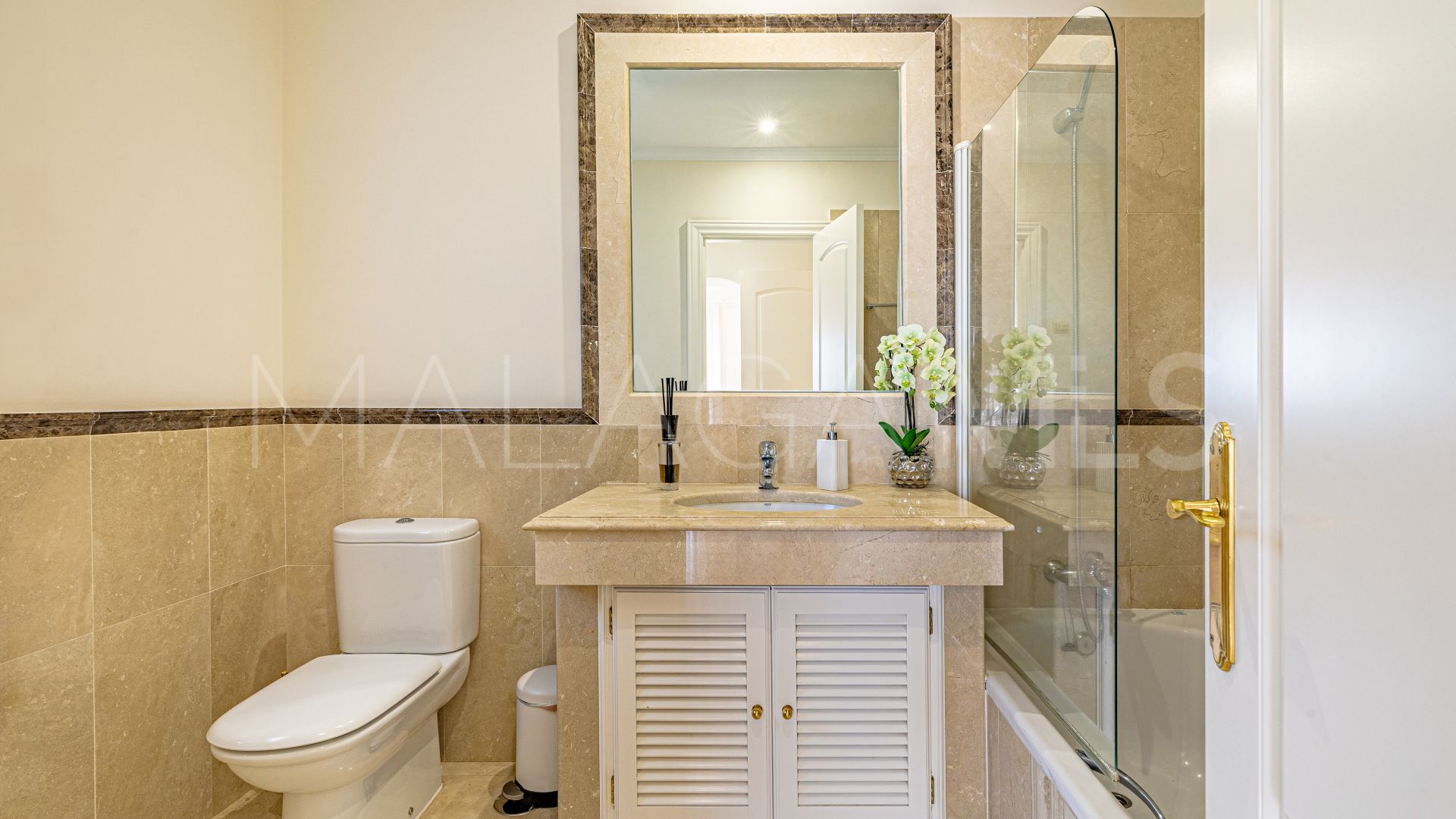 Villa for sale in Benahavis