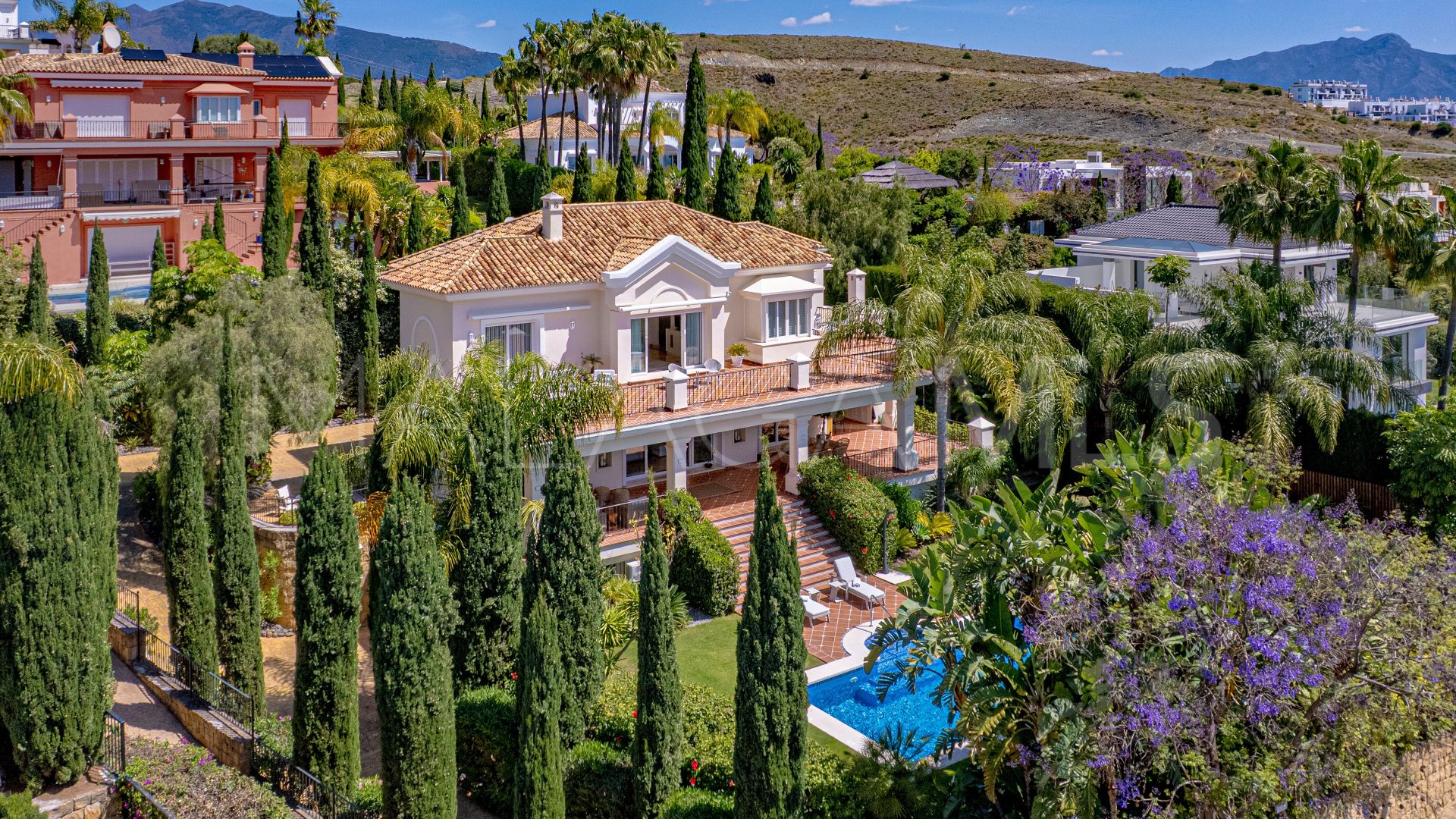 Villa for sale in Benahavis