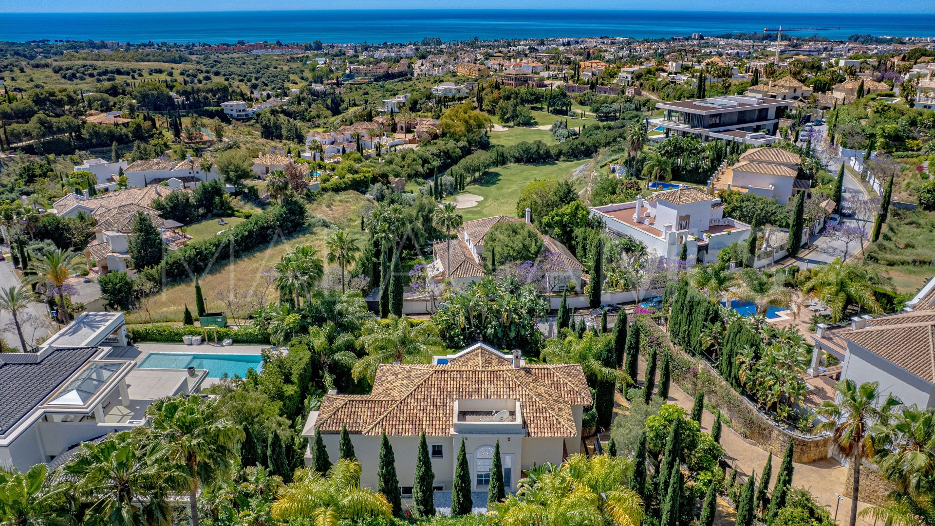 Villa for sale in Benahavis