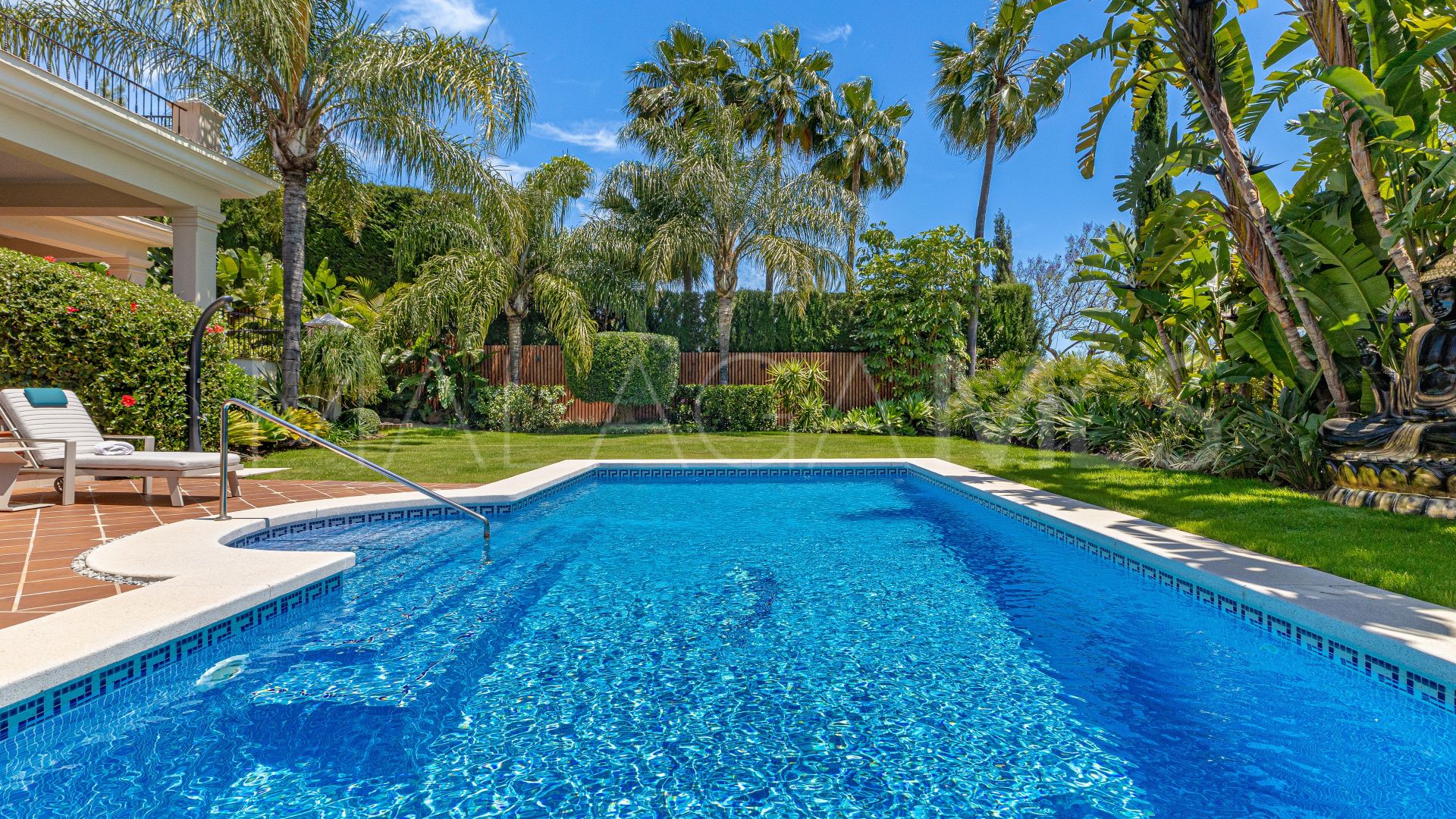 Villa for sale in Benahavis