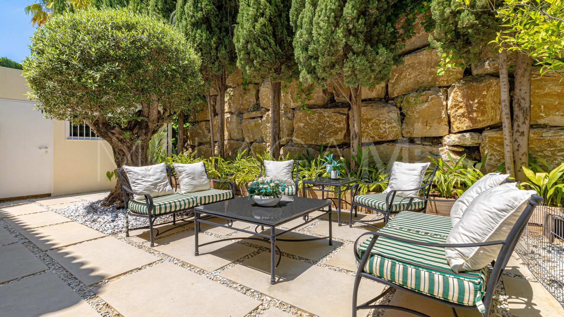 Villa for sale in Benahavis