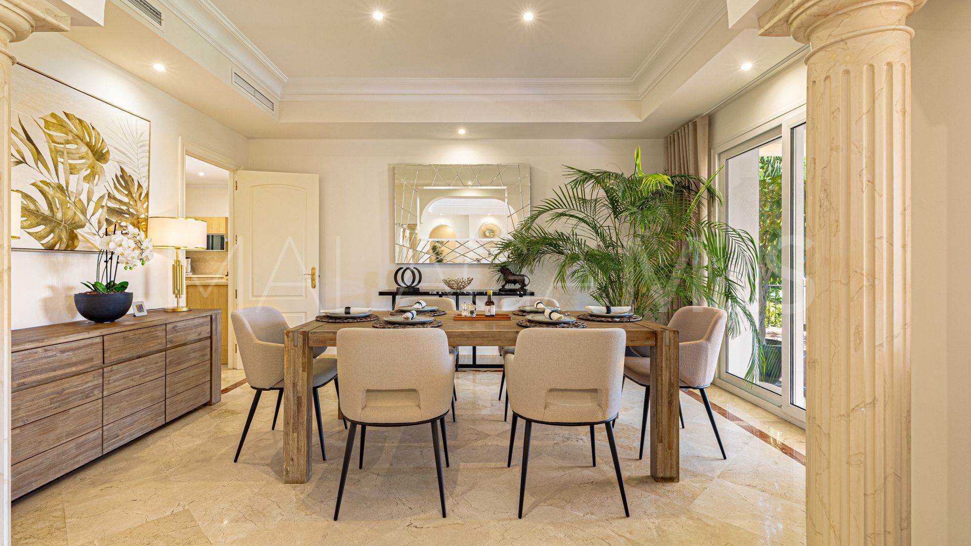 Villa for sale in Benahavis
