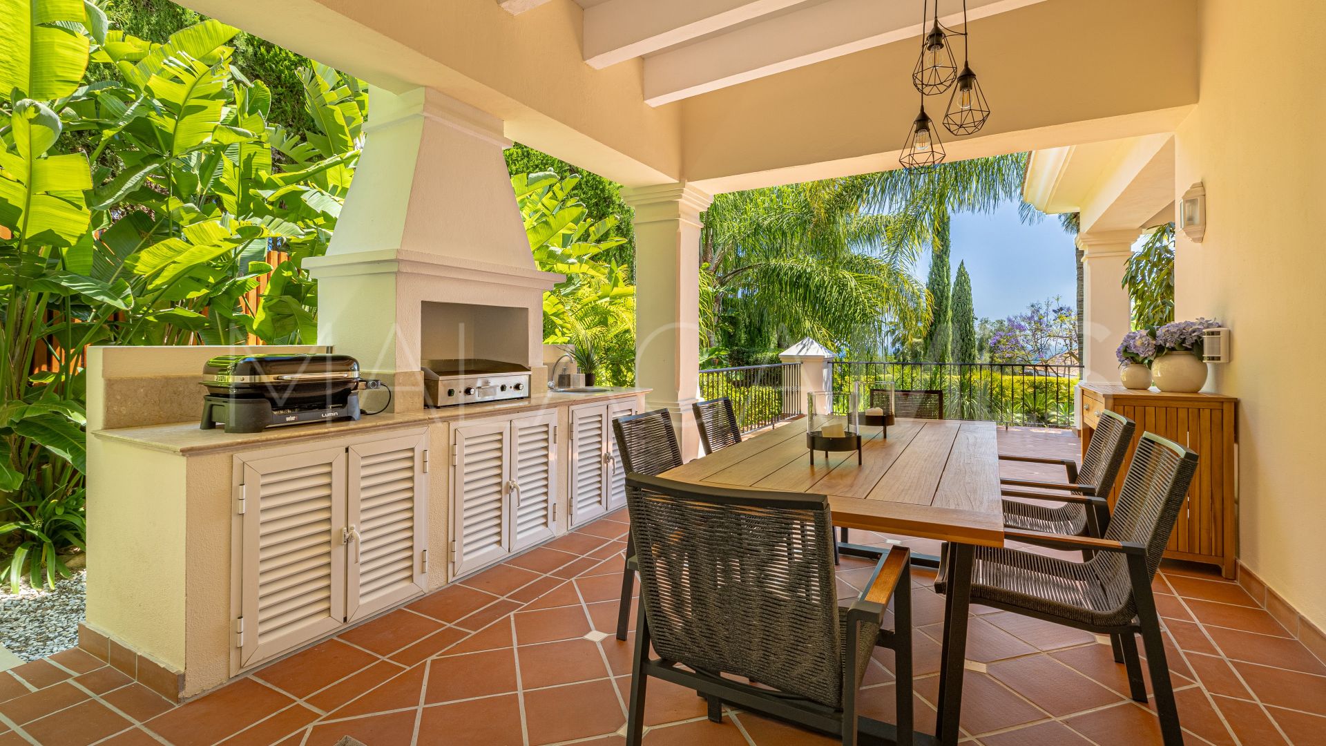 Villa for sale in Benahavis