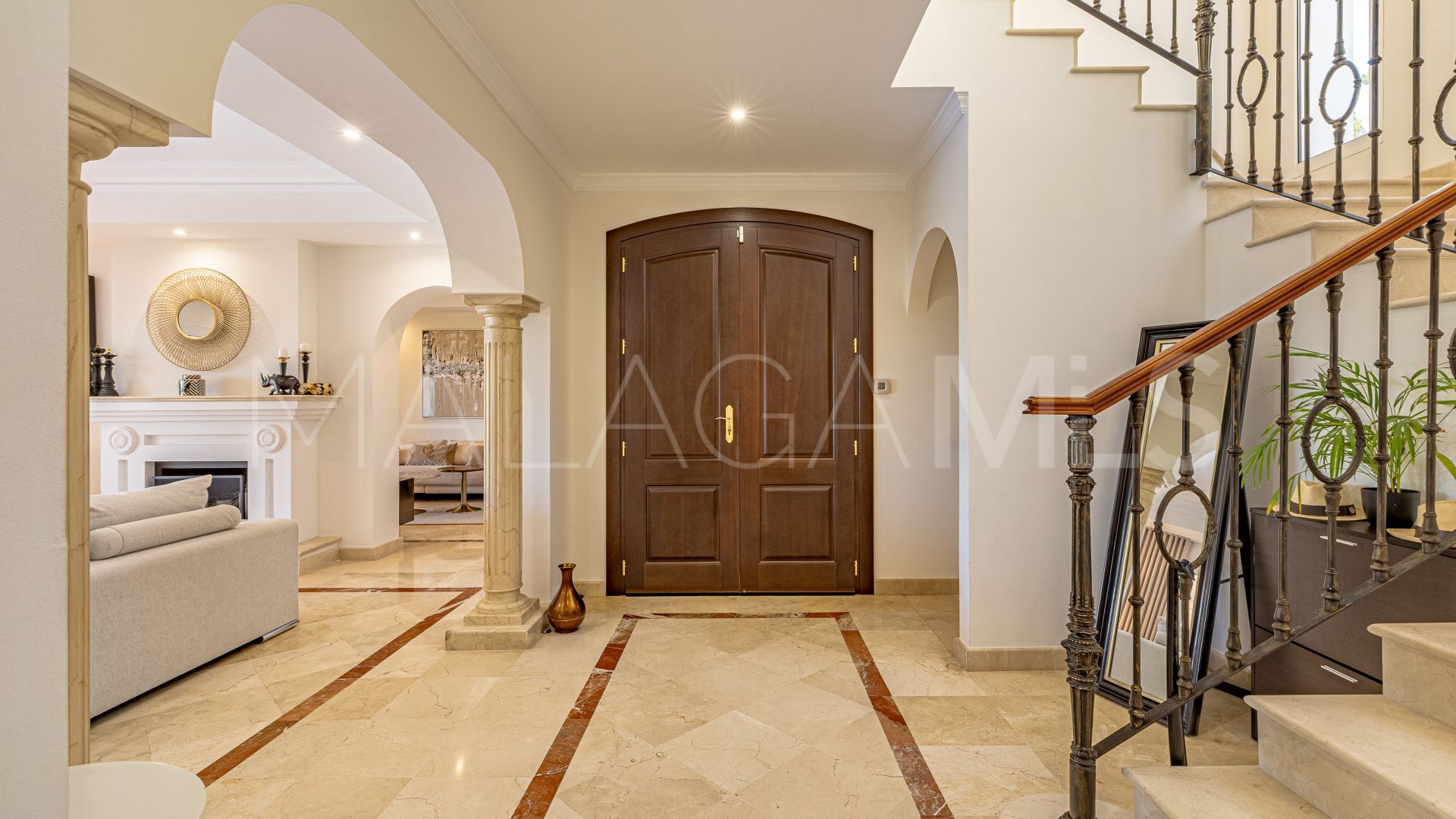 Villa for sale in Benahavis