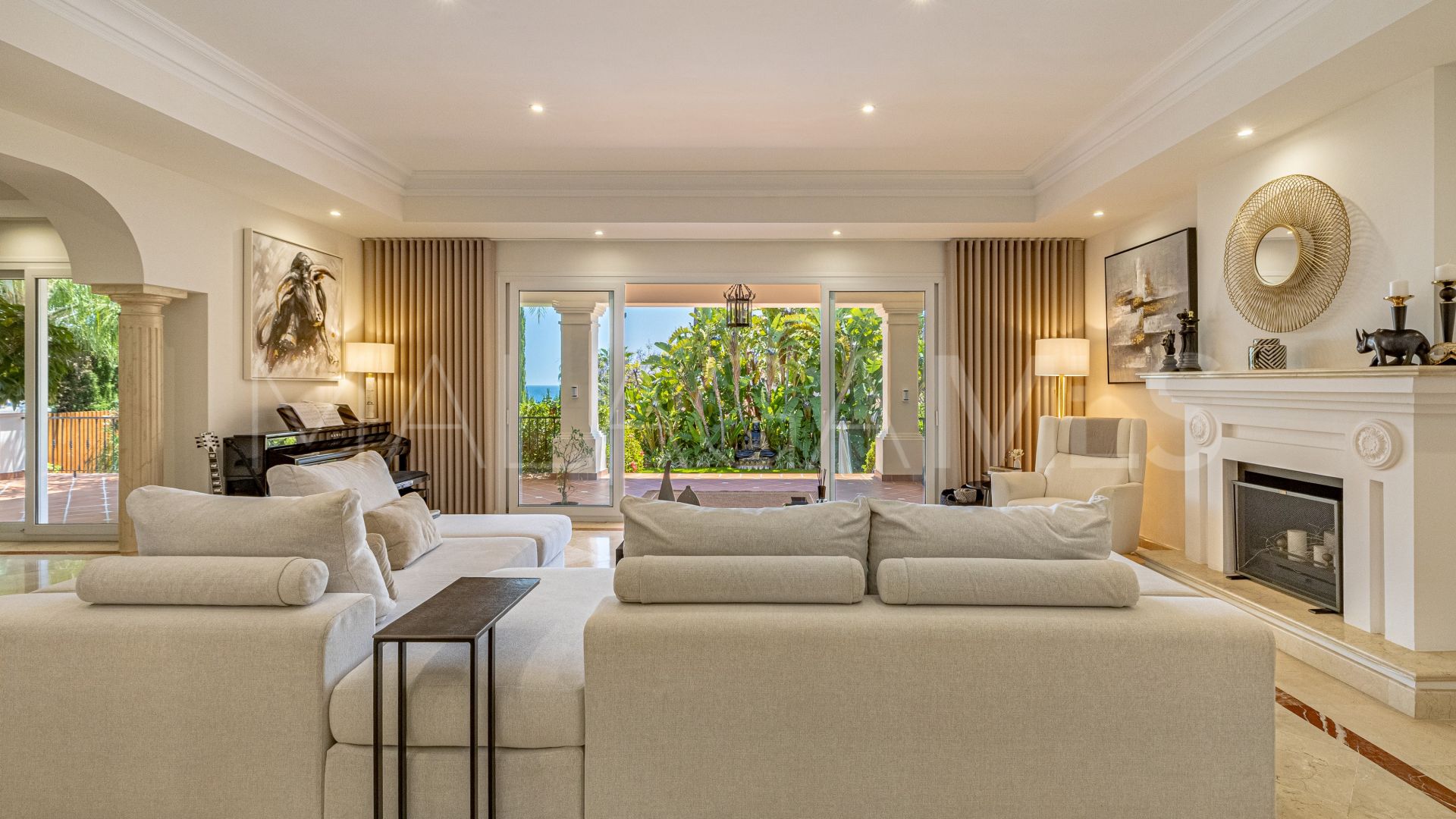 Villa for sale in Benahavis