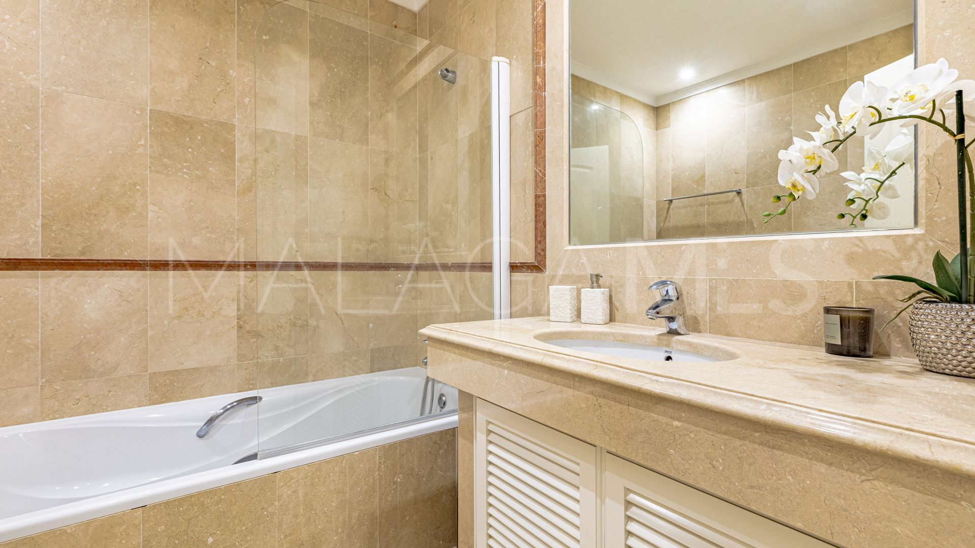Villa for sale in Benahavis