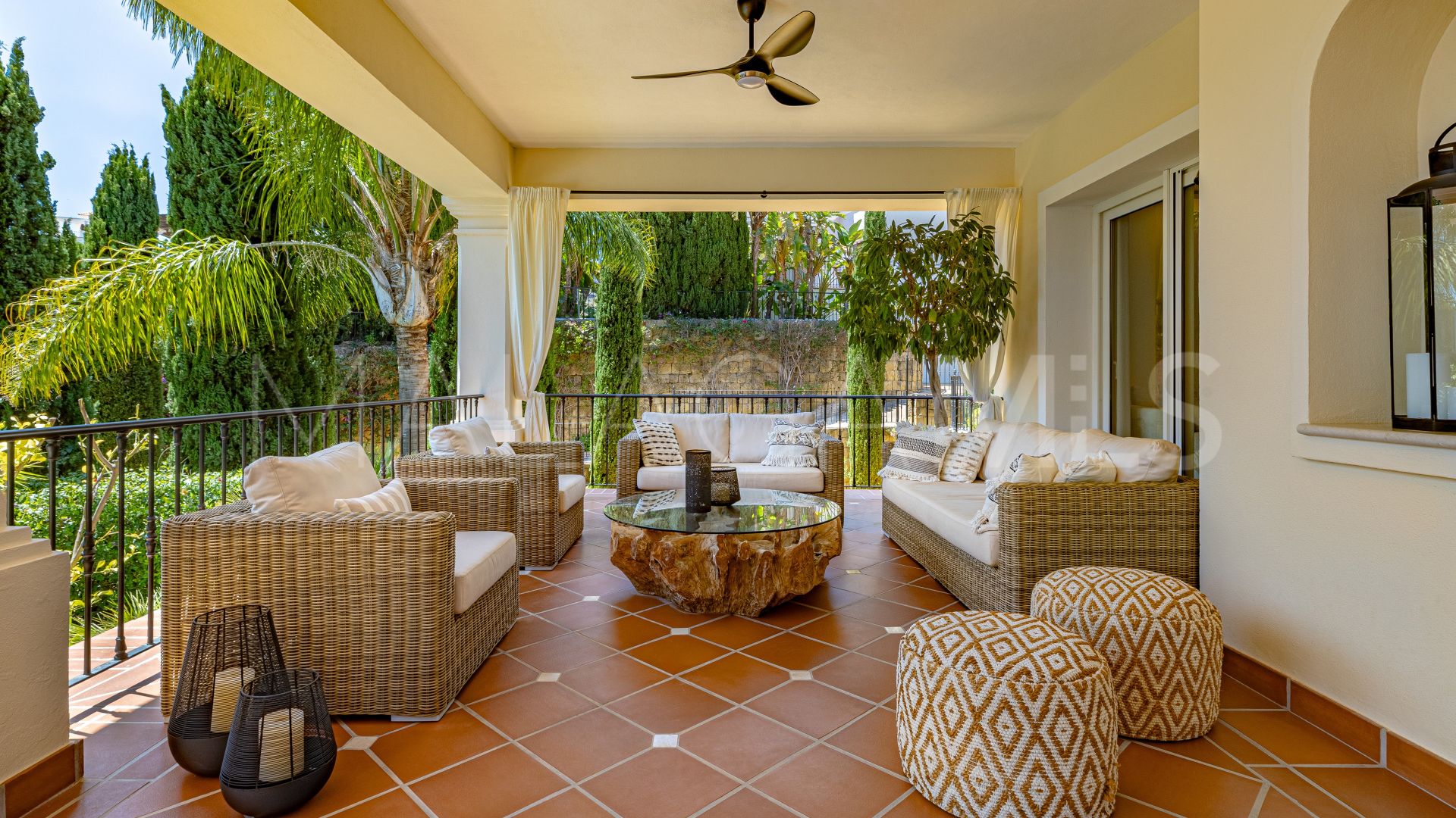 Villa for sale in Benahavis