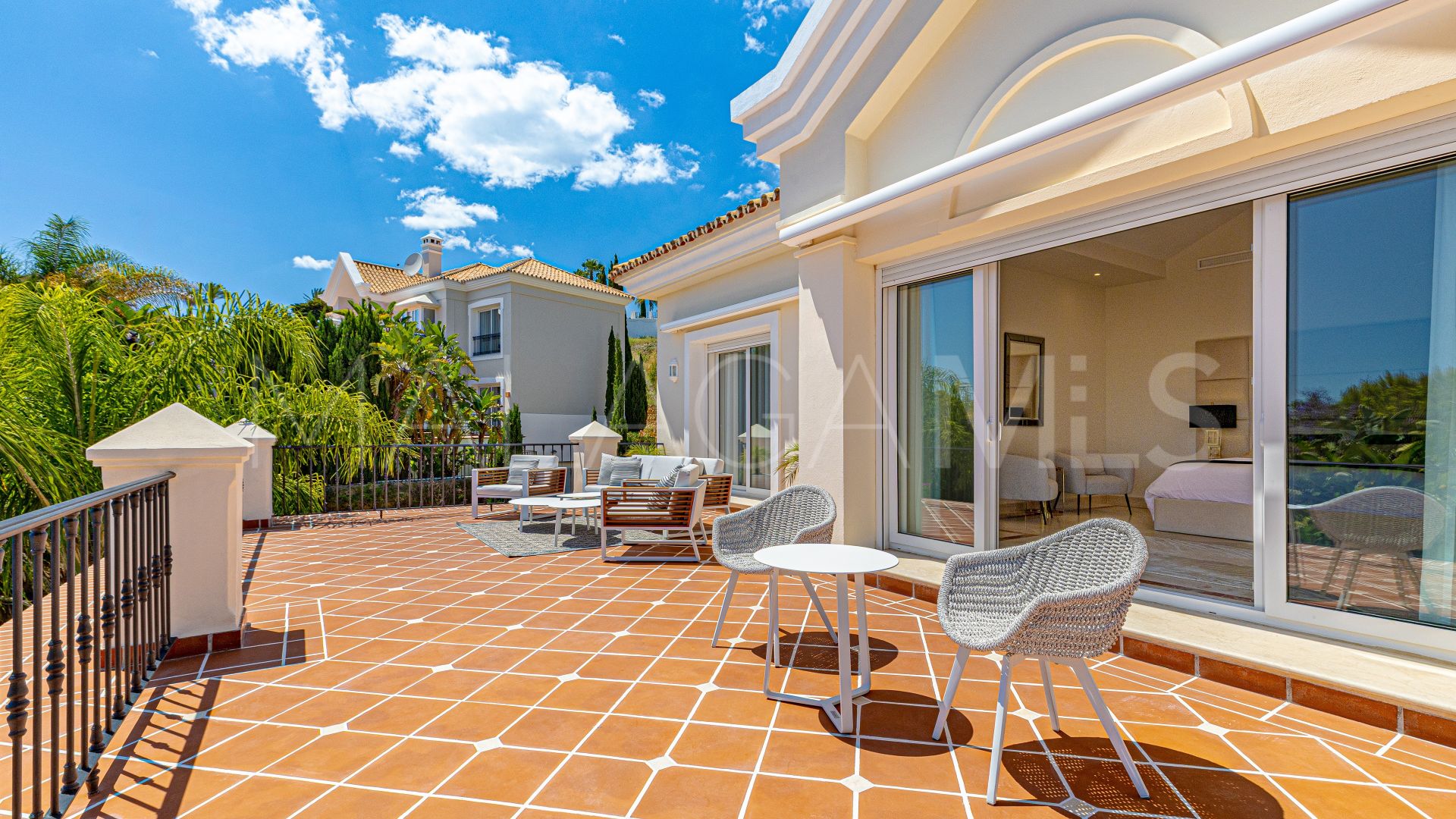 Villa for sale in Benahavis