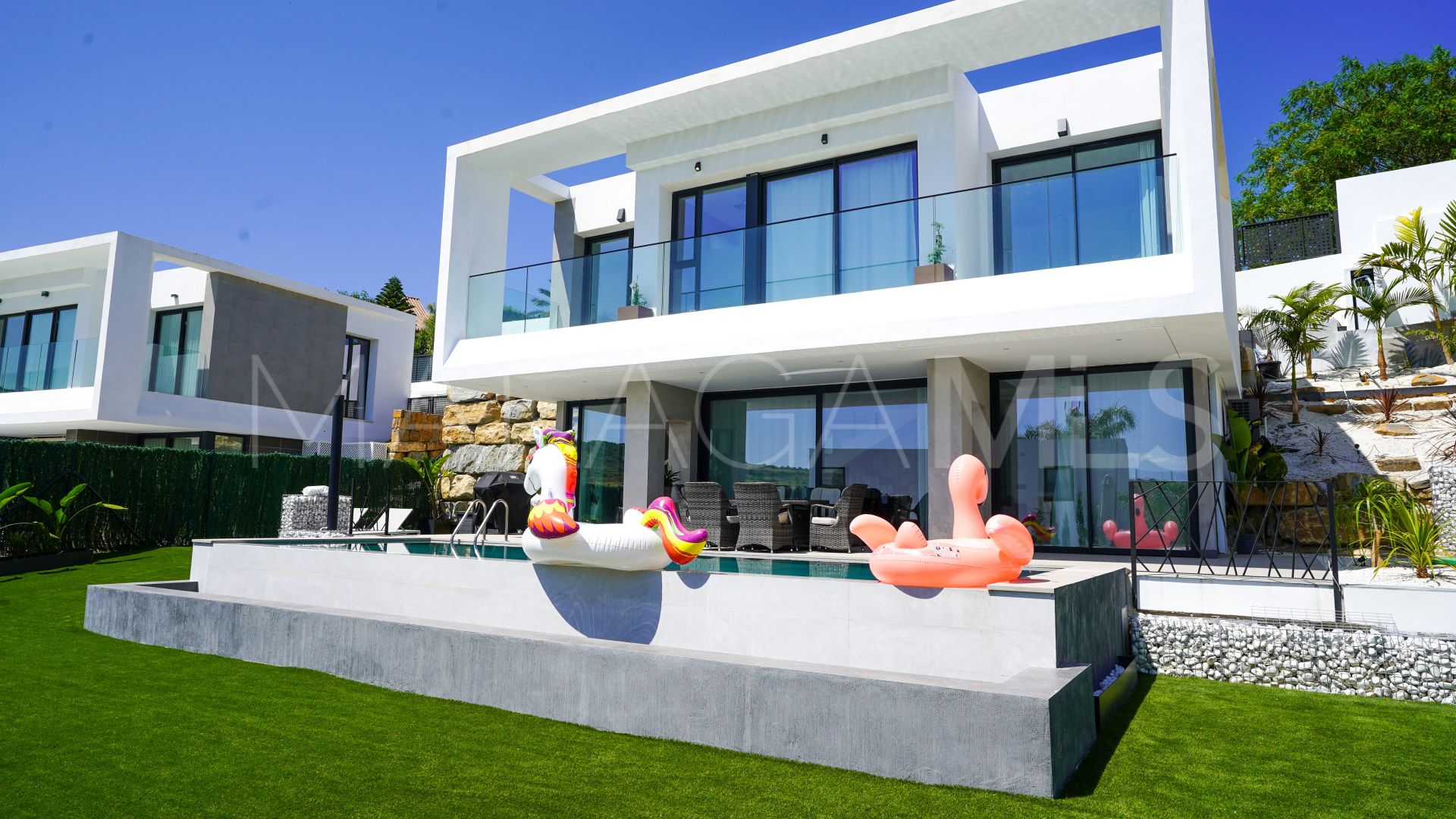 Villa for sale in Estepona